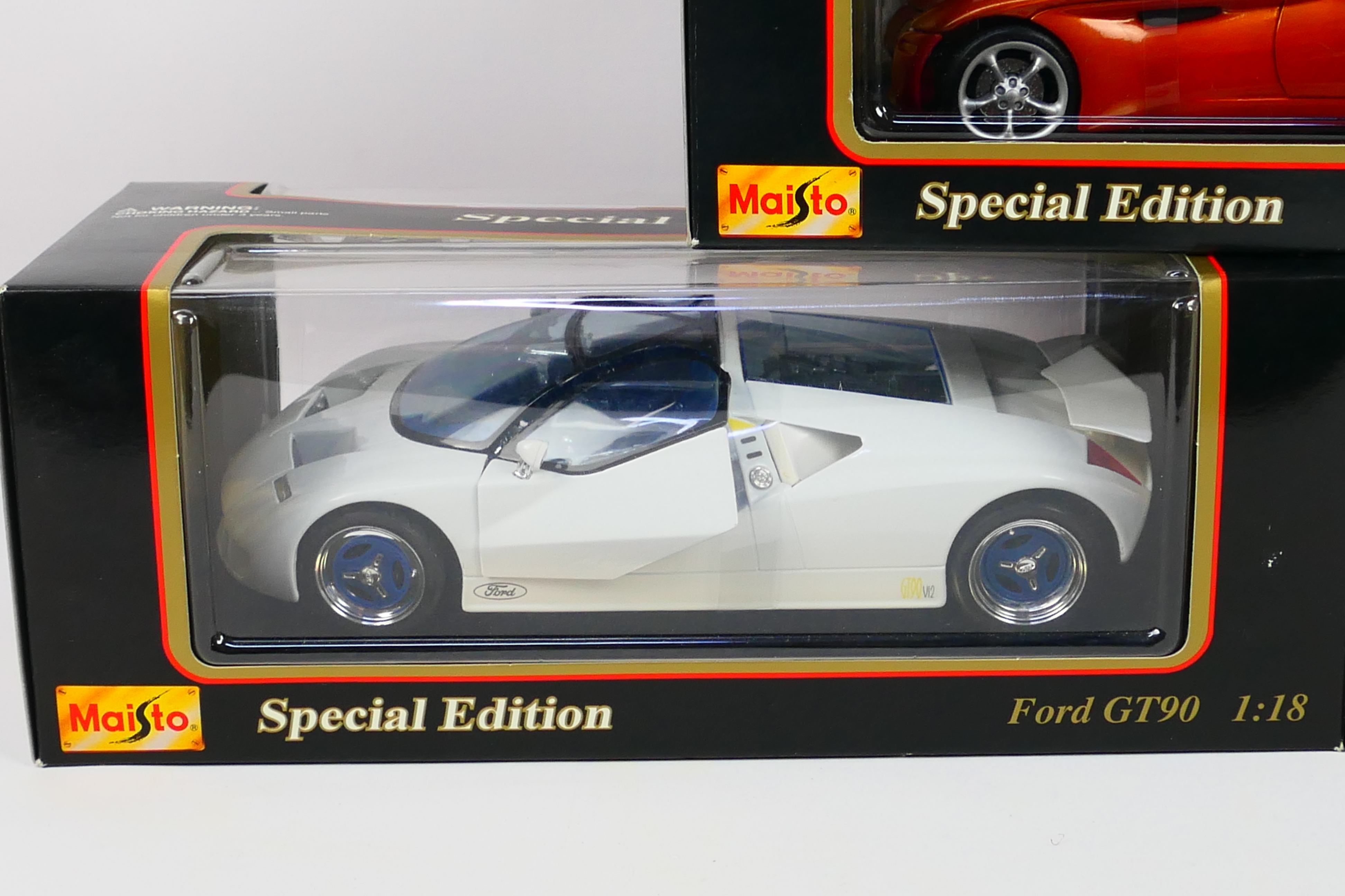 Maisto - Three boxed diecast 1:18 scale model cars from Maisto. - Image 3 of 4