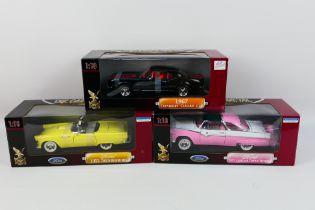 Road Signature - Three boxed diecast 1:18 scale model cars from Road Signature.