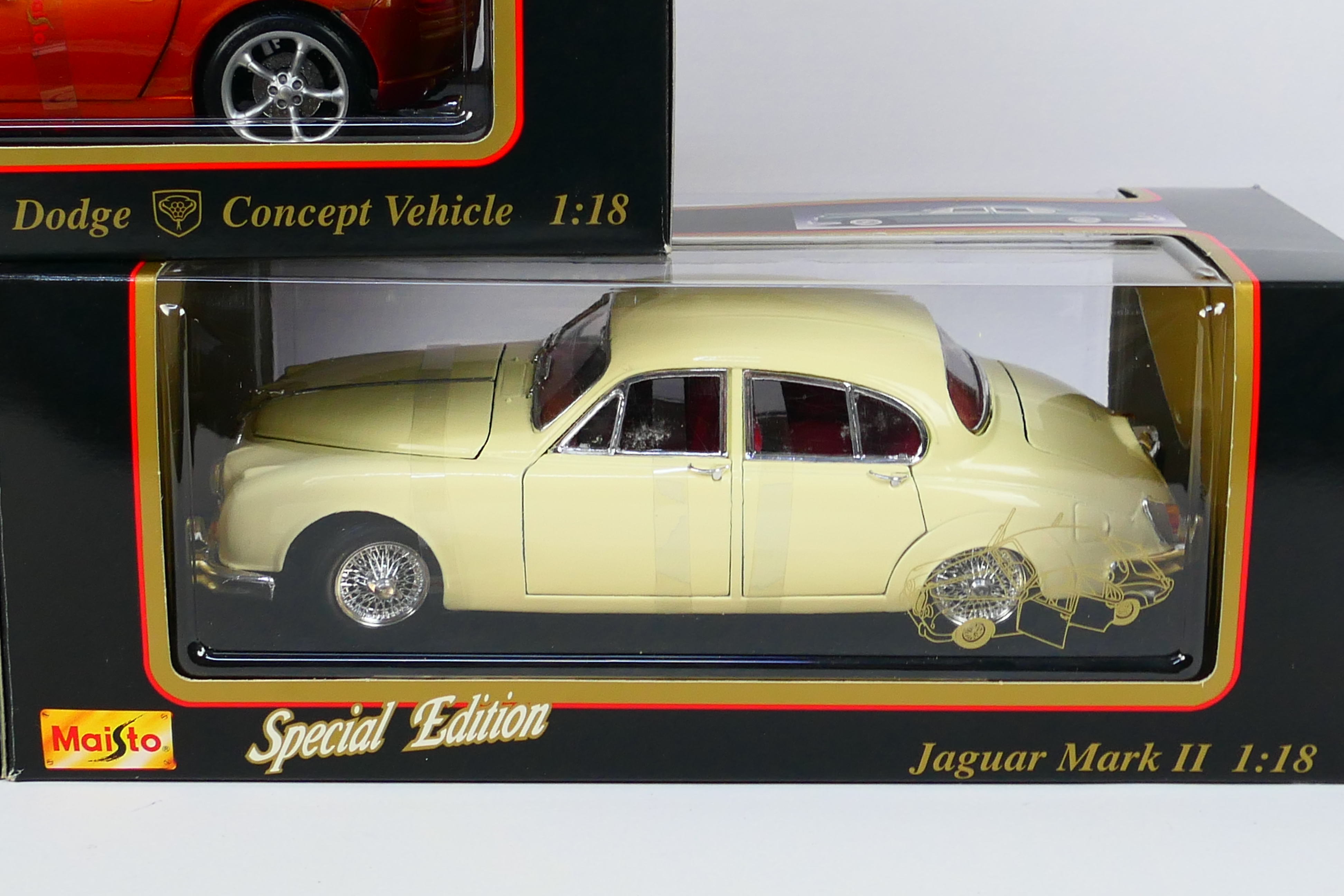 Maisto - Three boxed diecast 1:18 scale model cars from Maisto. - Image 4 of 4