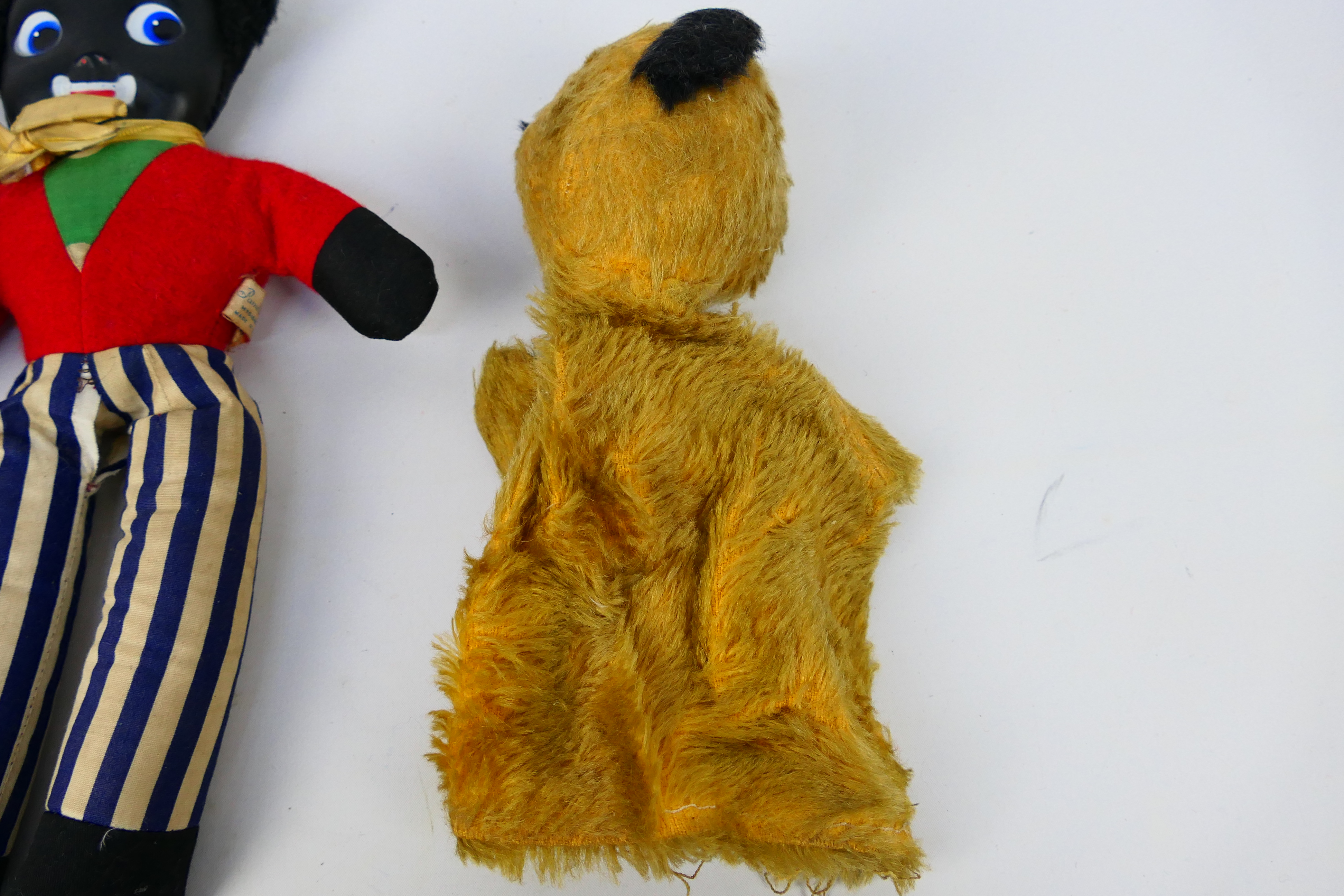 Pamela Foster - Chad Valley - Sooty - An unboxed Sooty Puppet, Golly and Bunny Plush. - Image 4 of 8