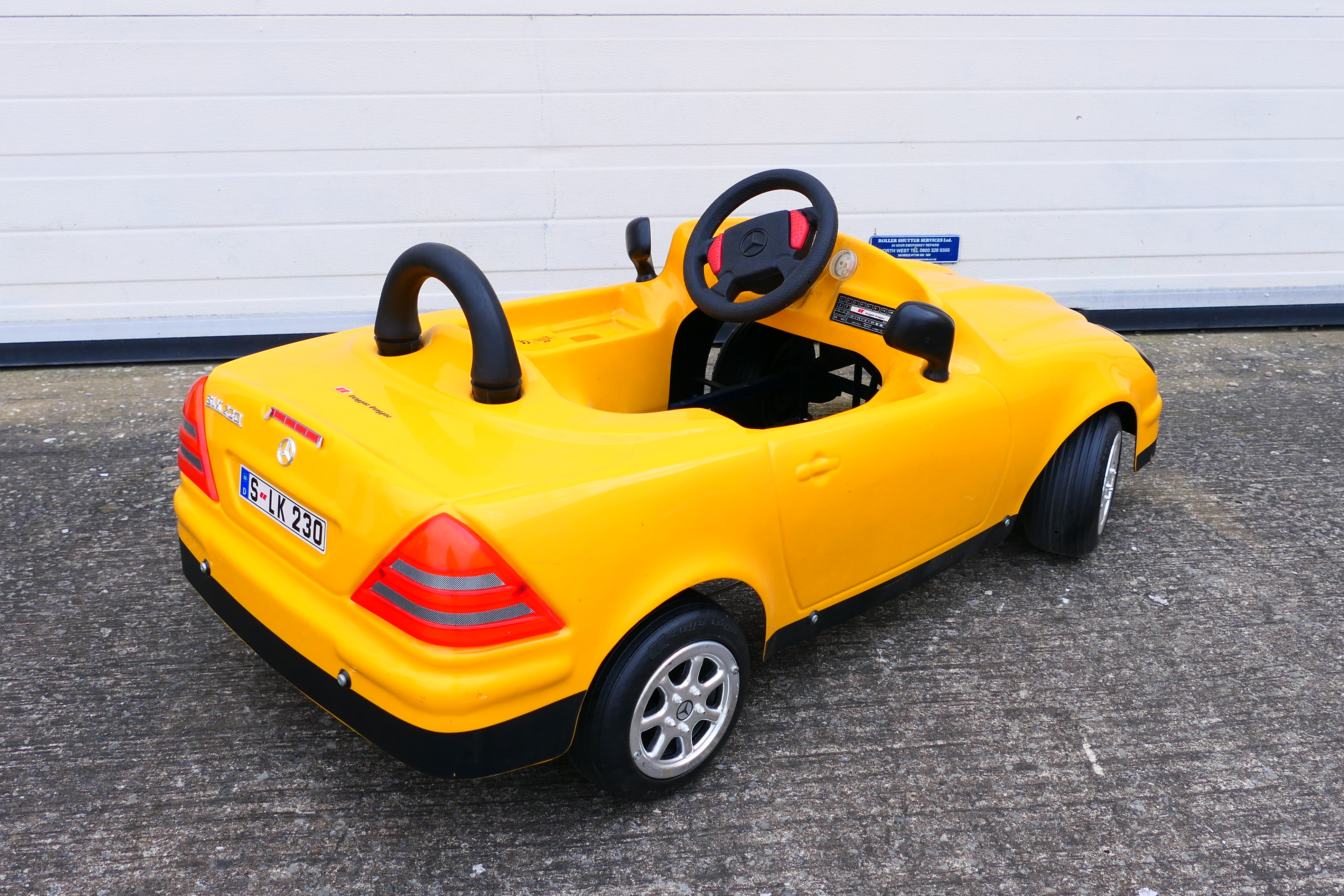 Toys Toys - A plastic Toys Toys Mercedes 230 SLK children's pedal car. - Image 6 of 8