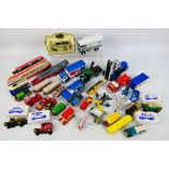 LLedo - Corgi - Matchbox - A collection of approximately 30 miscellaneous unboxed diecast vehicles