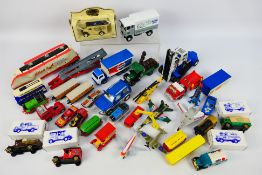 LLedo - Corgi - Matchbox - A collection of approximately 30 miscellaneous unboxed diecast vehicles