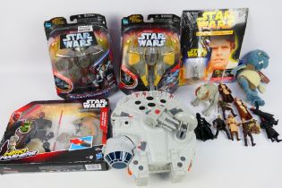 Star Wars - Hasbro - Kenner - An unboxed group of Star Wars figures with a group of Star Wars