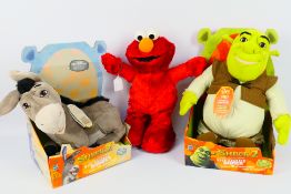 Hasbro - Shrek - Elmo - A pair of Voice Recognition Talking Plushes consisting of Wise Crackin'