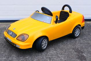 Toys Toys - A plastic Toys Toys Mercedes 230 SLK children's pedal car.