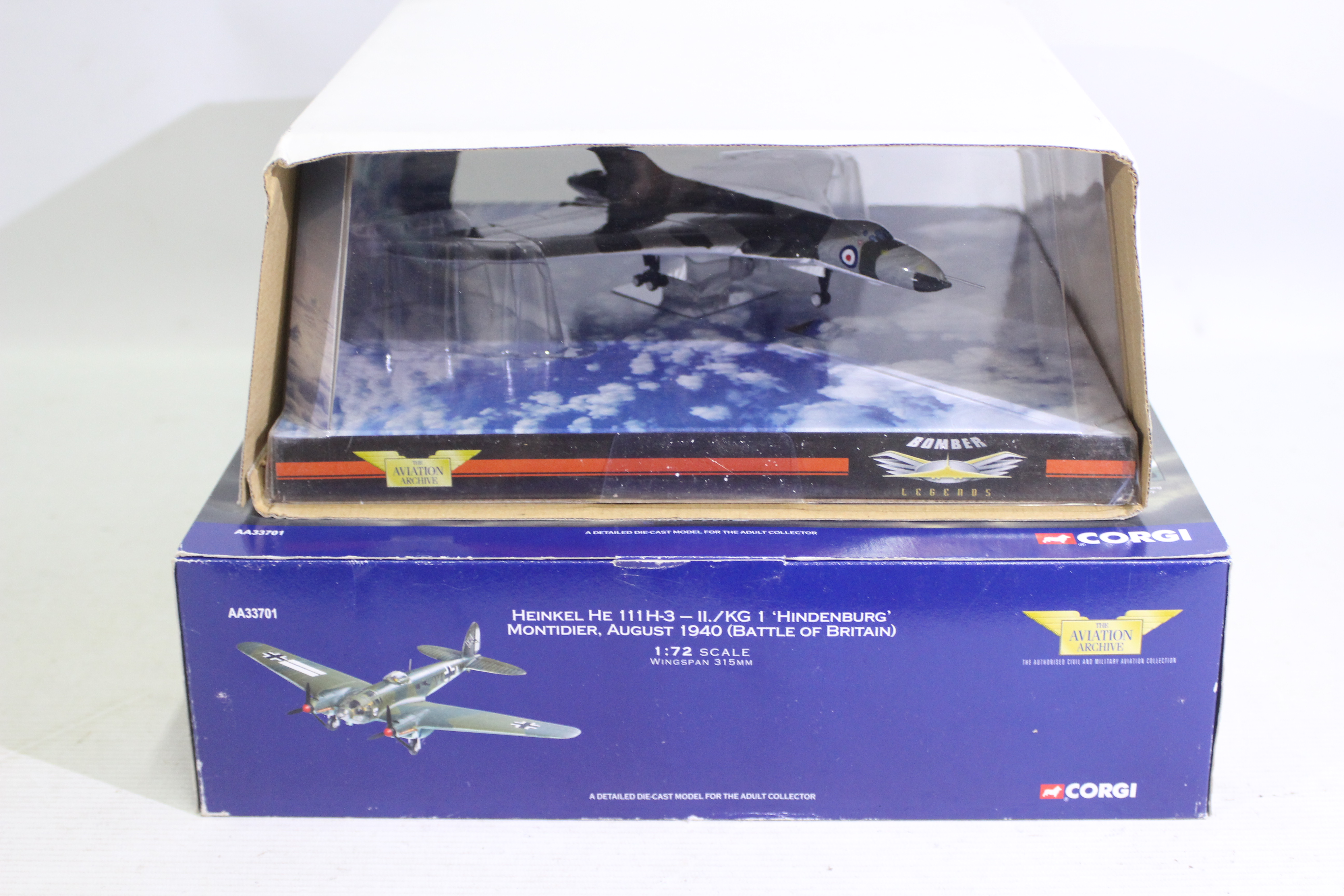 Corgi - A Corgi AA31204 1/144 Scale Avro Vulcan B.2 XM595, No. - Image 4 of 4