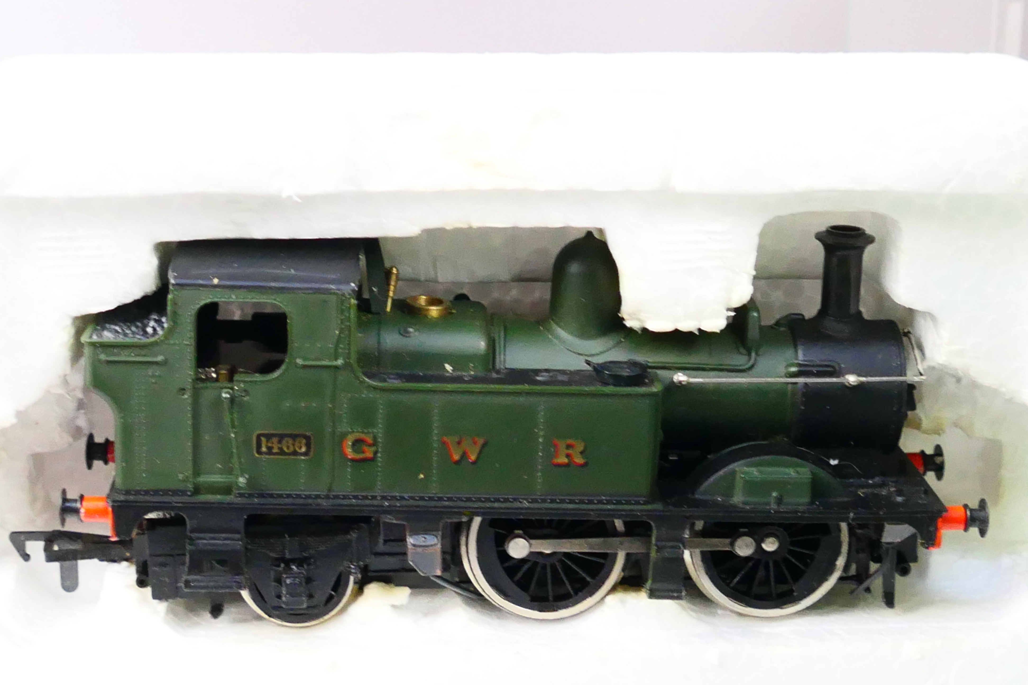 Airfix - Jouef - Model Railways - A pair of OO gauge locomotives including 0-4-2 GWR 1466 in GWR - Image 4 of 6
