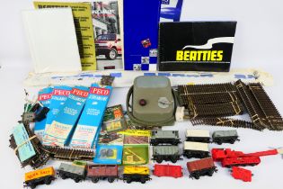 Hornby - Peco - Merit - A collection of OO gauge items including track sections, points,