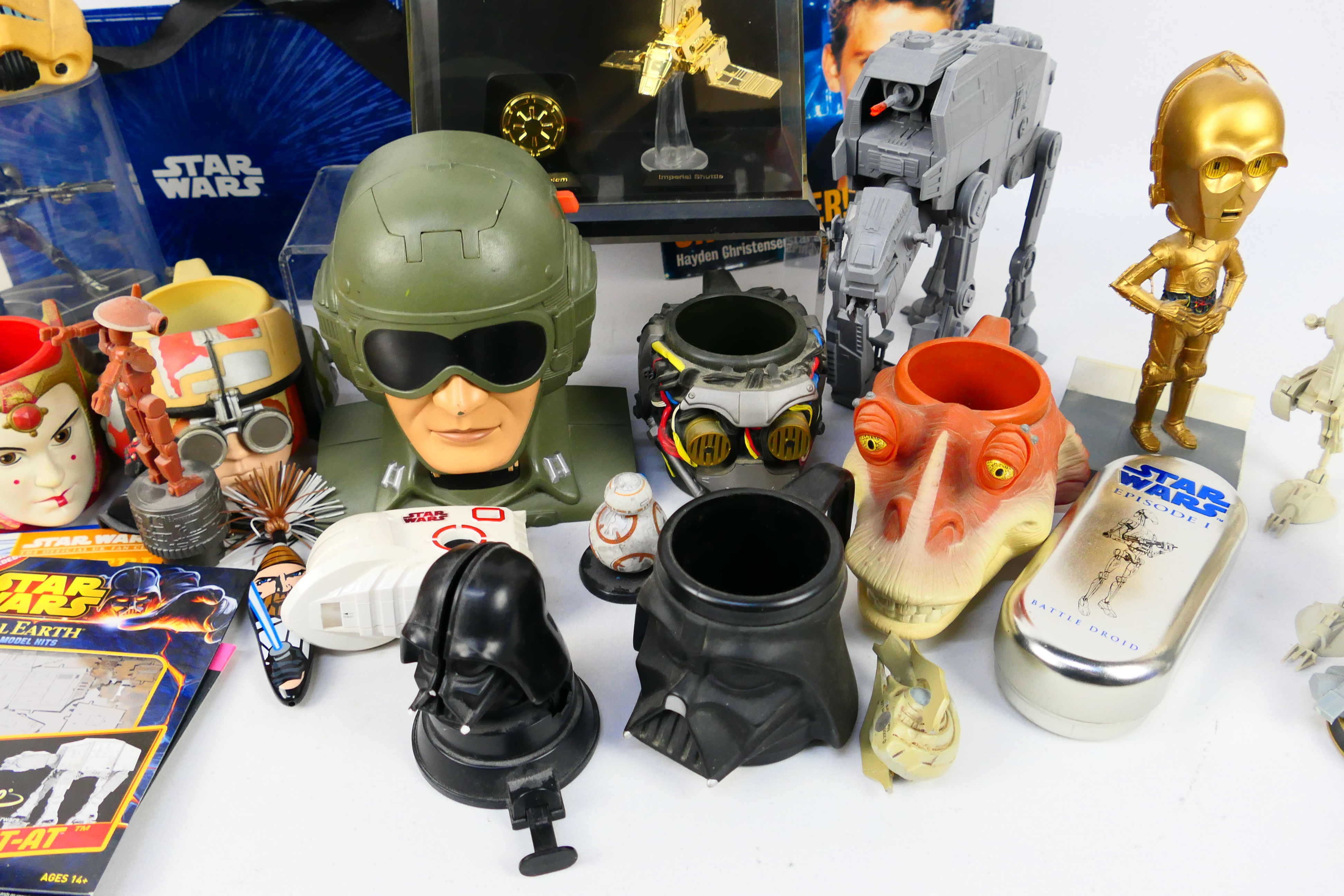 Hasbro - Star Wars - A collection of Star Wars items including 3 x Official Fan Club Journal issues, - Image 4 of 5