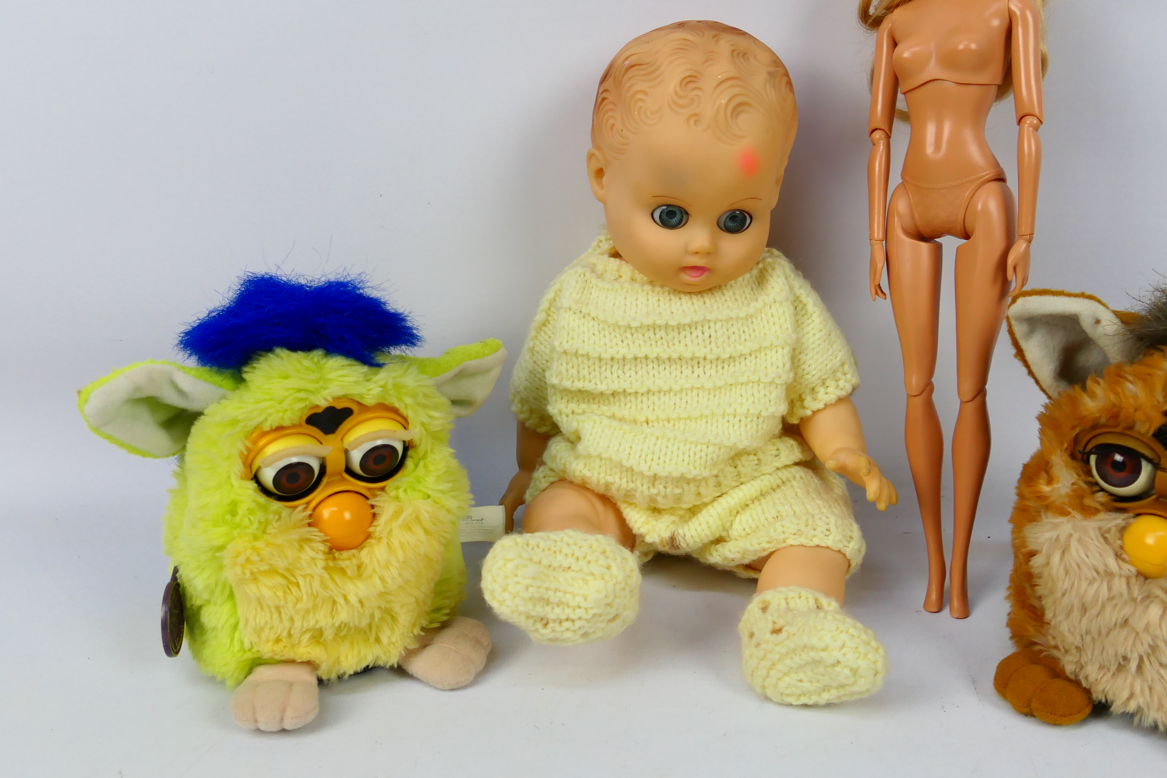 Tiger Furby - Barbie - Rosebud - 2 x unboxed Furbies, a 1998 Kiwi Furby and a 1998 Giraffe Furby, - Image 2 of 4