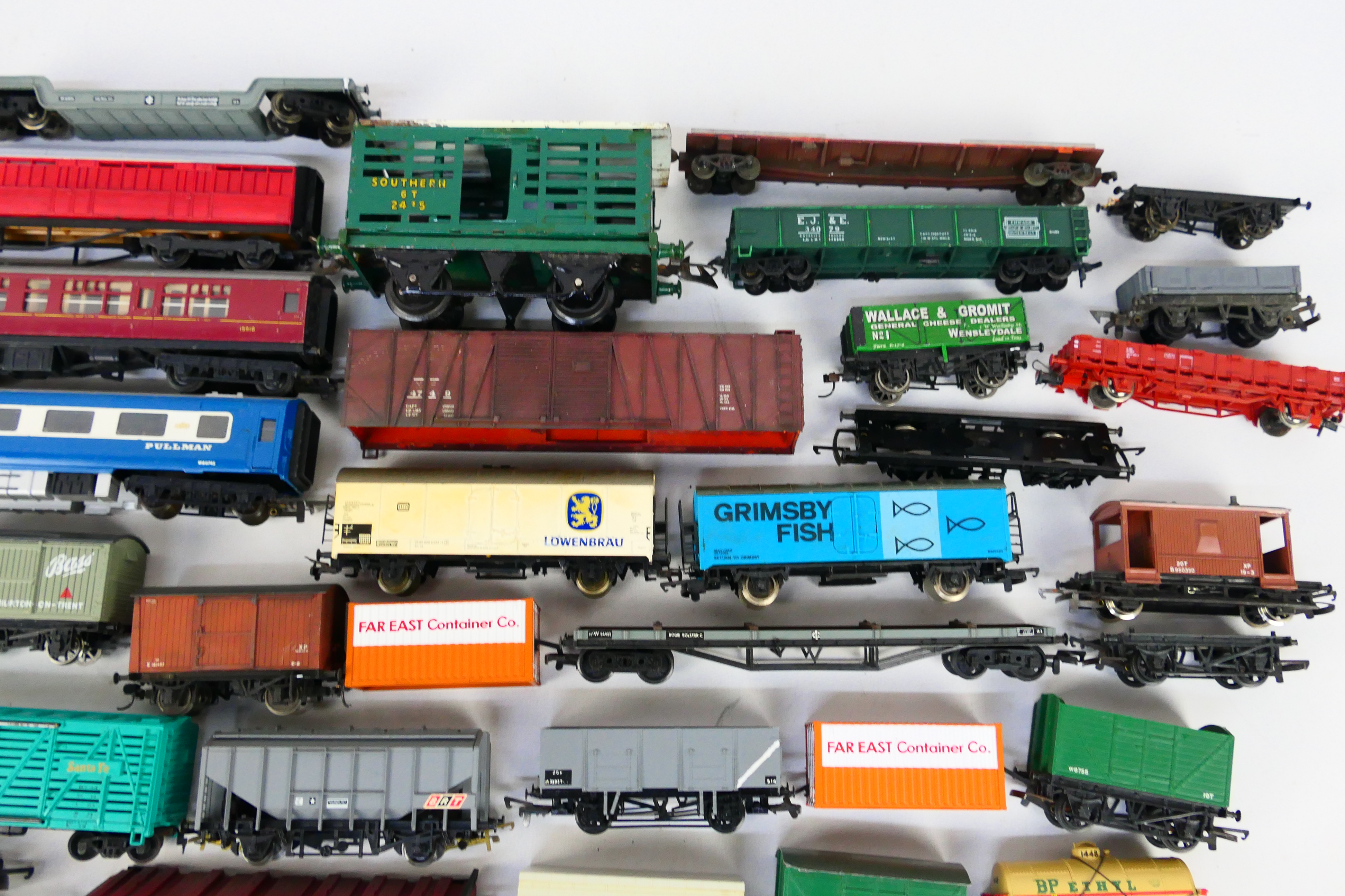 Bachmann - Lima - Dapol - Hornby - Others - Over 30 unboxed items of mainly OO / HO gauge freight - Image 3 of 4