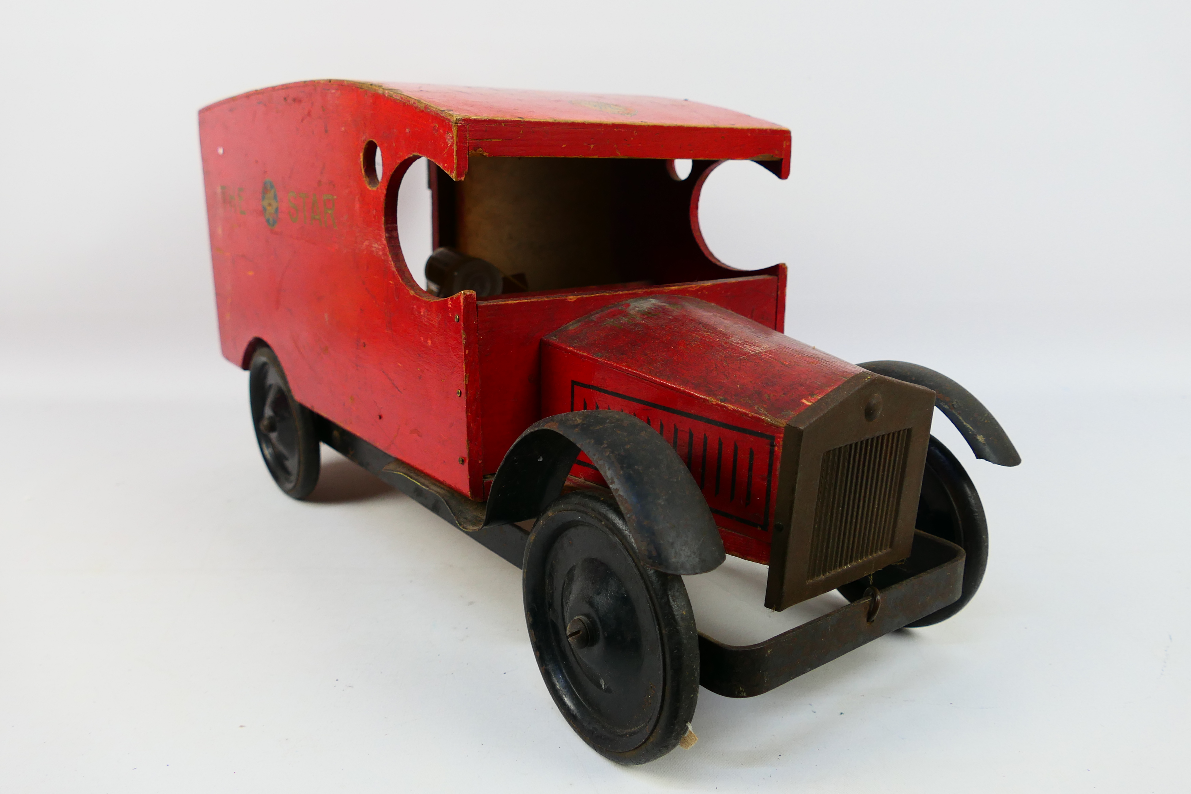 Amersham Toys - A rare large wooden van by Amersham Toys. - Image 6 of 9