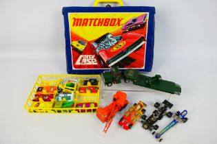 Matchbox - Corgi - A Matchbox carry case with plastic trays containing 10 matchbox cars inside.