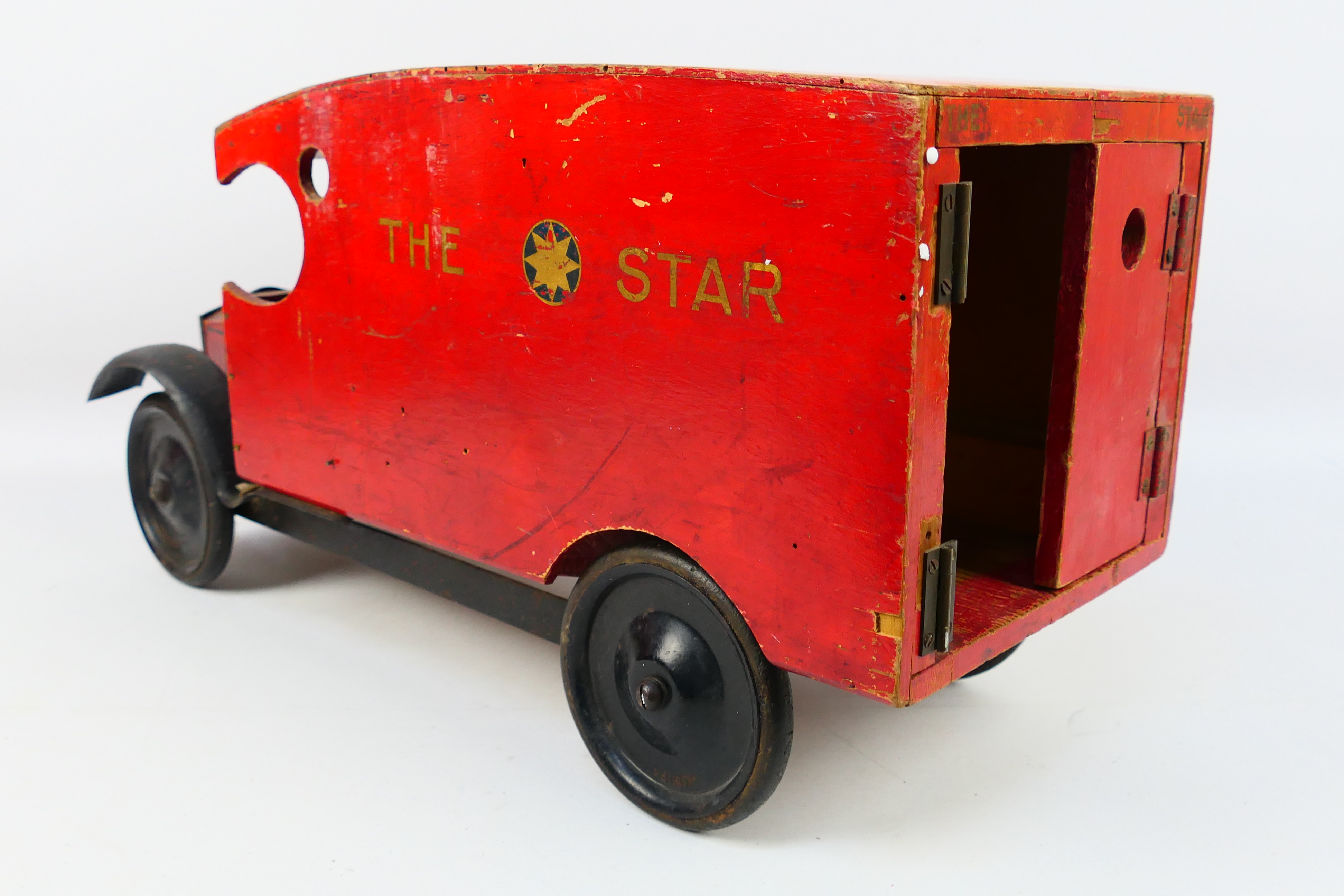 Amersham Toys - A rare large wooden van by Amersham Toys. - Image 3 of 9