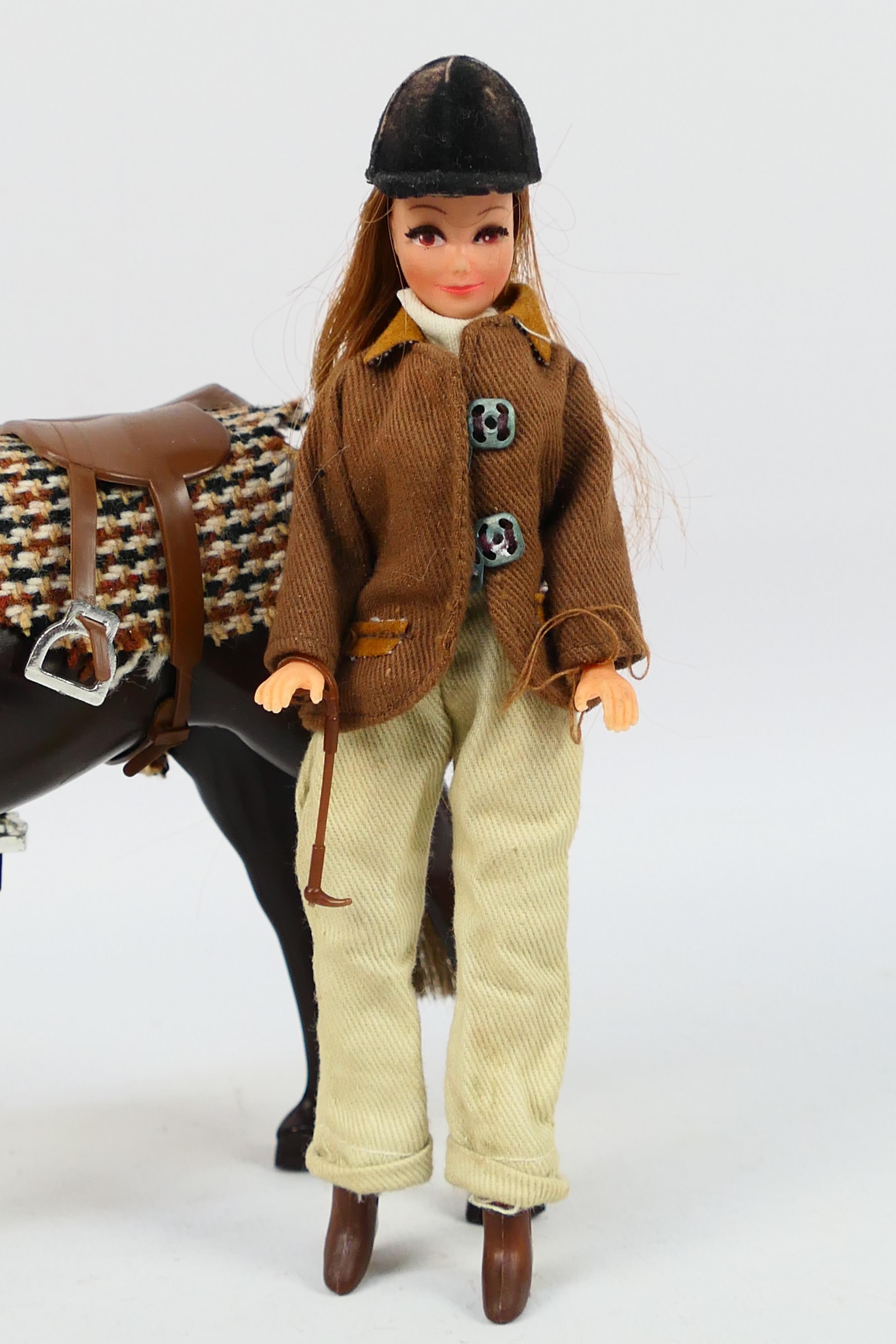 Palitoy - Pippa - Emma - A boxed Pippa's friend Emma and her pony set # 32540 and a vintage State - Image 5 of 8