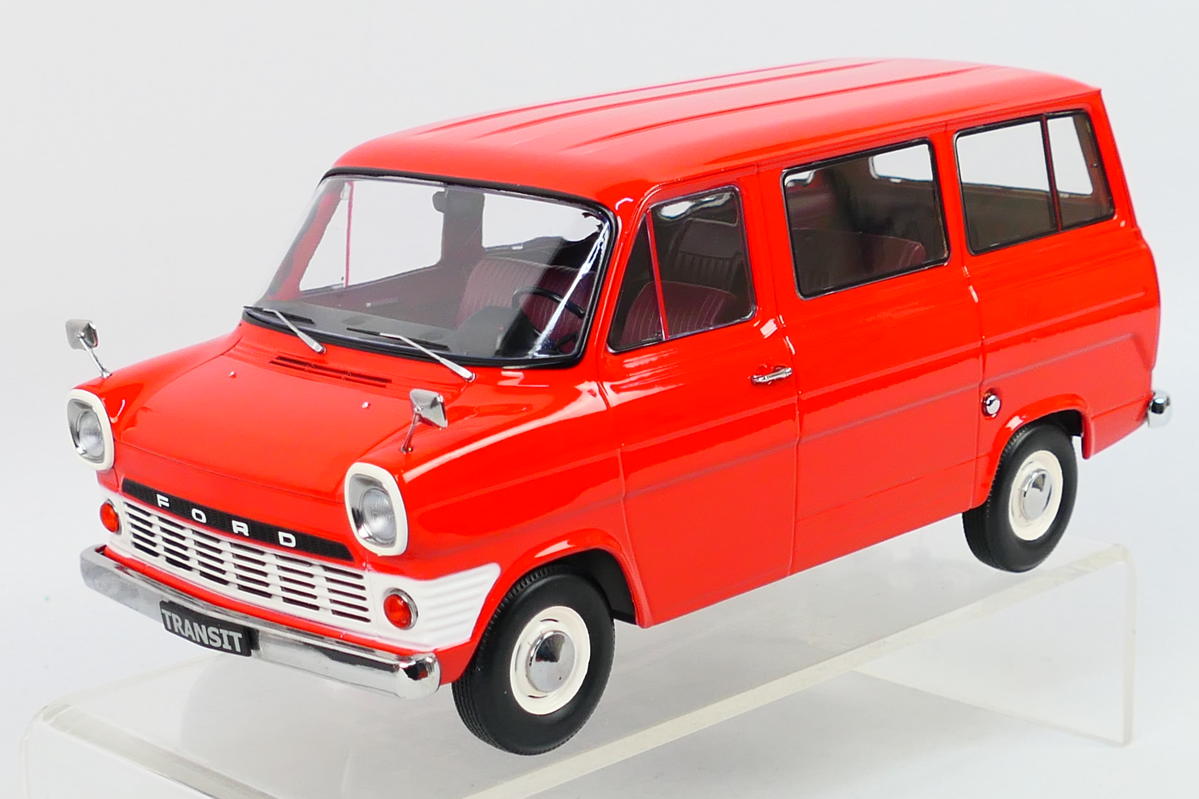 KK scale - A boxed Limited Edition 1:18 scale KK SCale #KKDC180463 1965 Ford Transit Bus. - Image 2 of 5