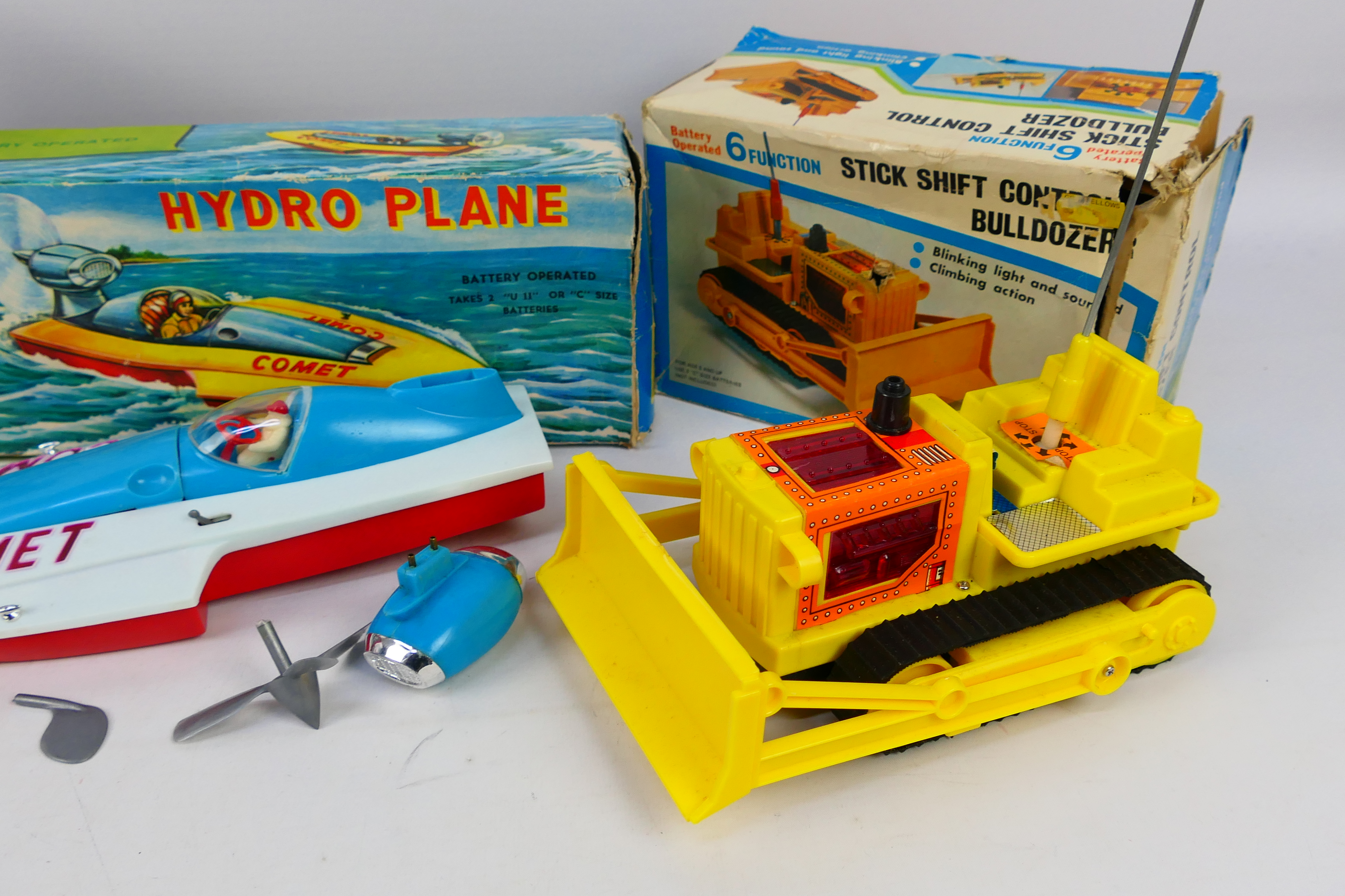 Clifford - Mic - Botoy - A collection of three battery operated toy vehicles Comprising of a Hydro - Image 3 of 4