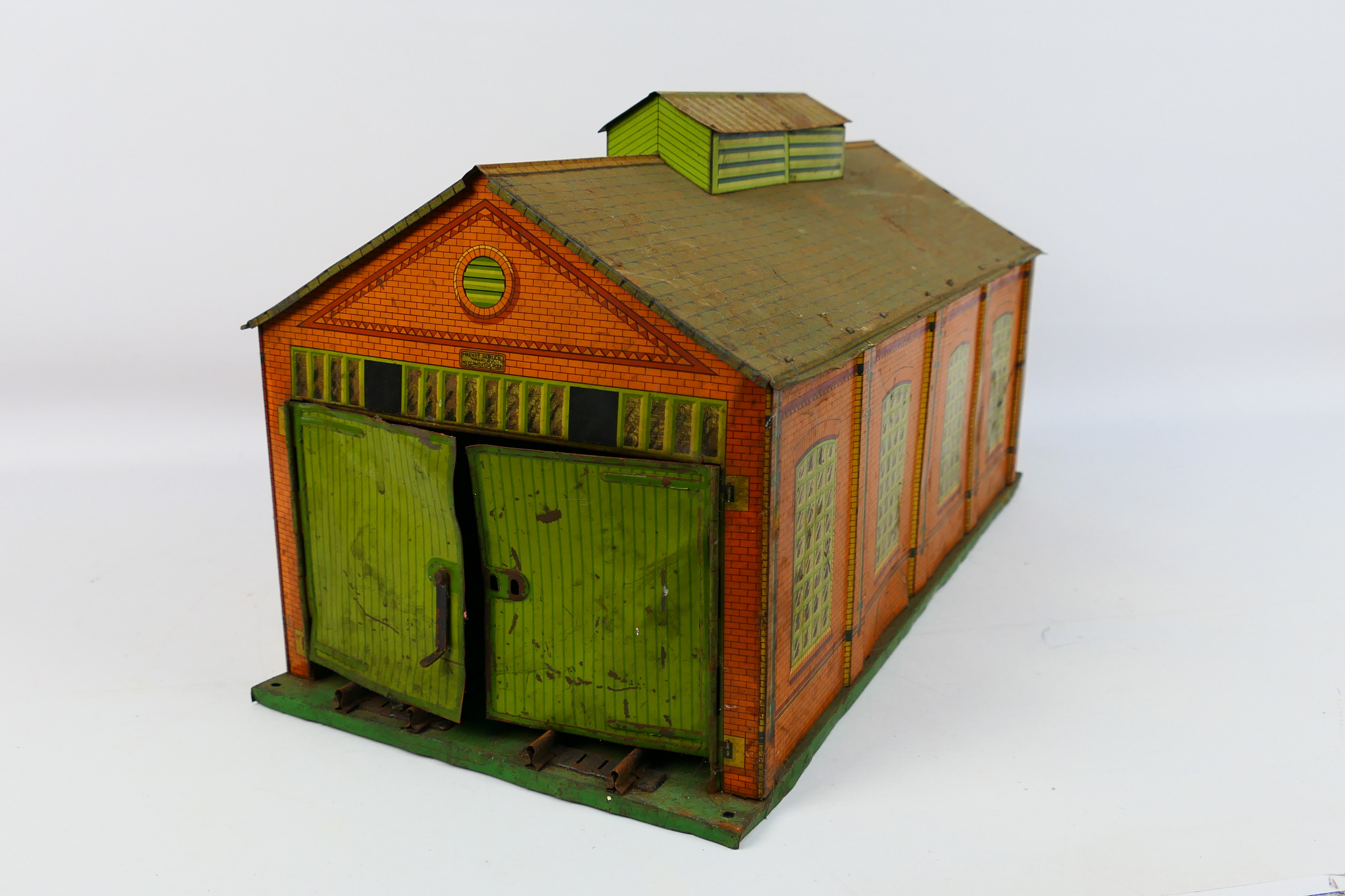 Hornby Trains - Model Railways - Tinplate - An unboxed O Gauge tinplate goods shed. - Image 7 of 7