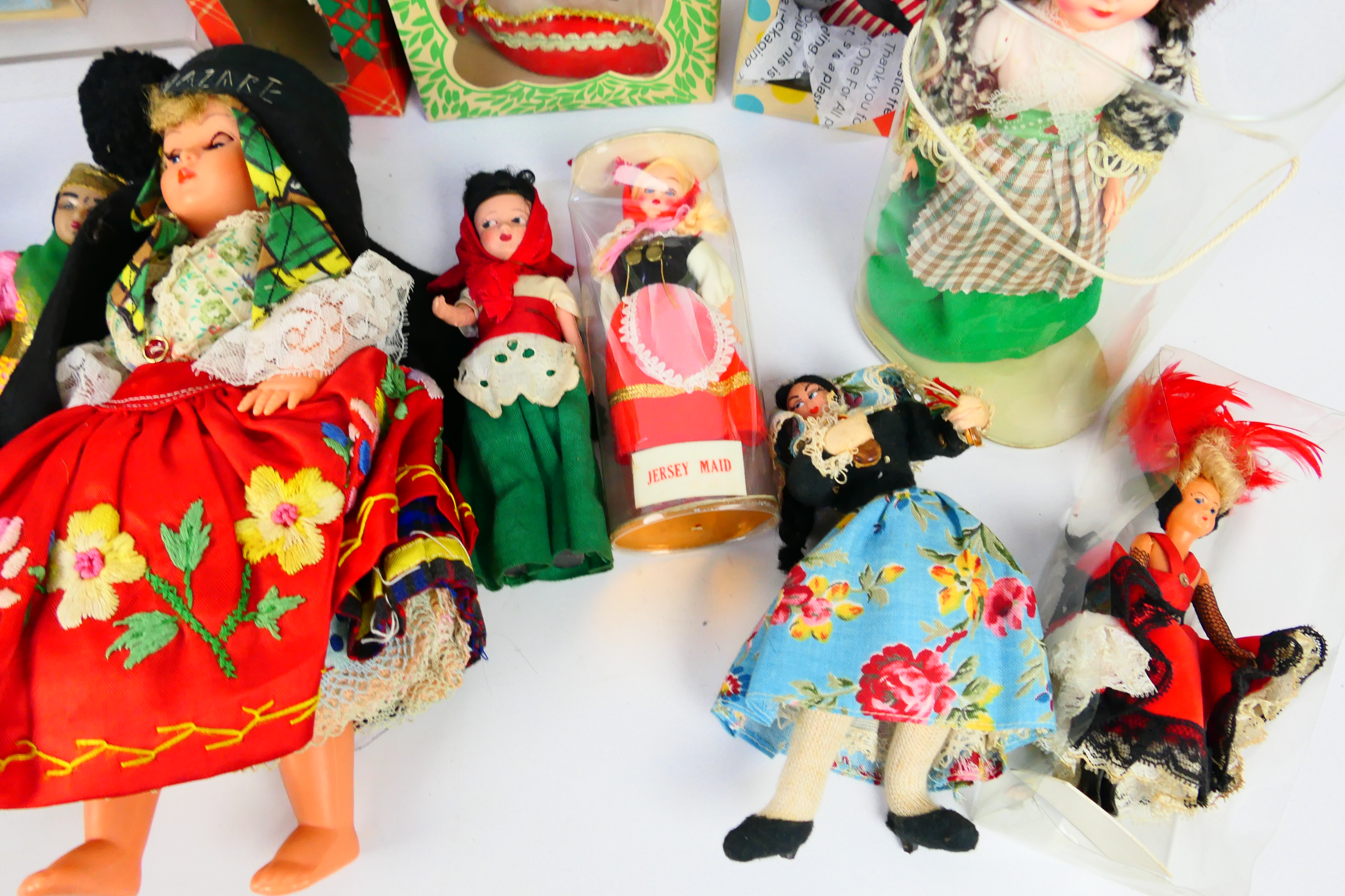 Peggy Nisbet - Myfanwy - Muster - A collection of over 15 mixed plastic dolls. - Image 4 of 6