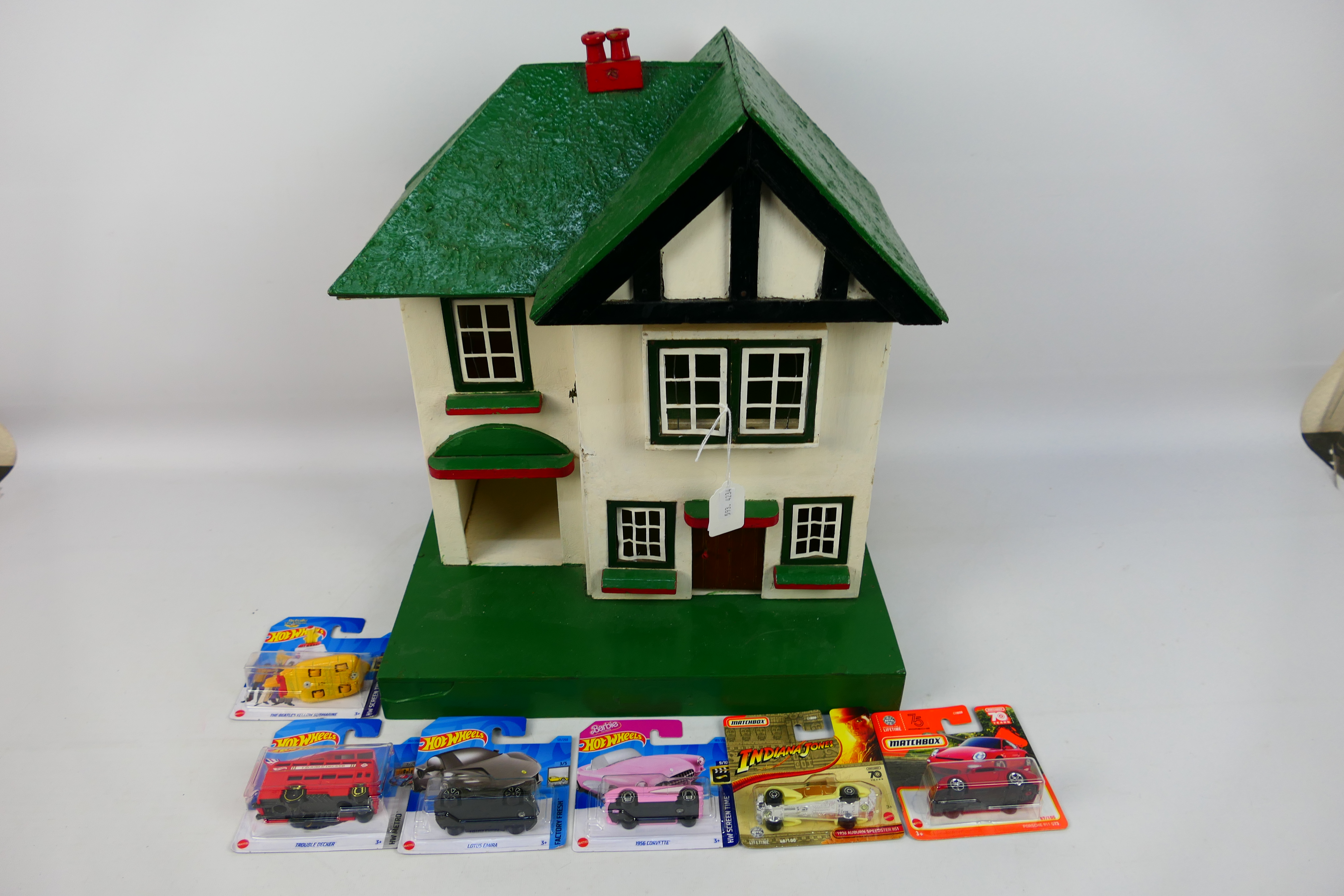Mattel - HotWheels - Matchbox - A collection of 6 vehicles;