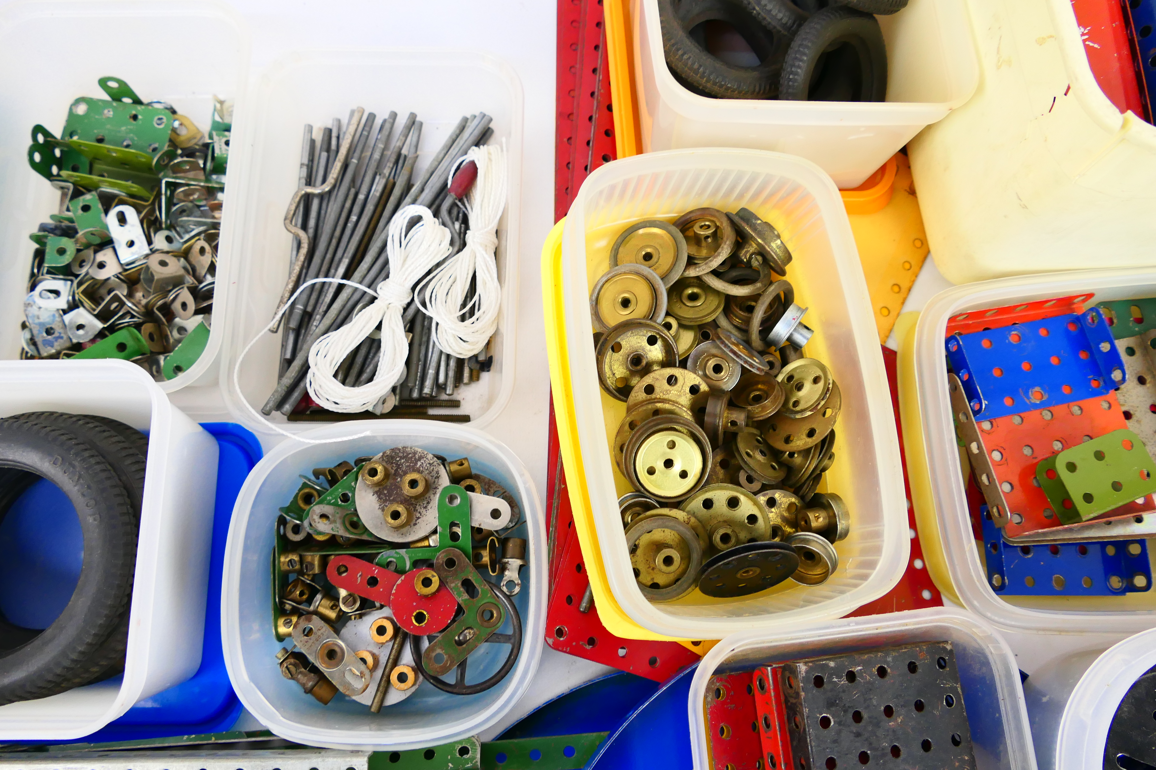 Meccano - Construction - Kit - A collection of loose Meccano pieces in worn to good condition. - Image 5 of 10