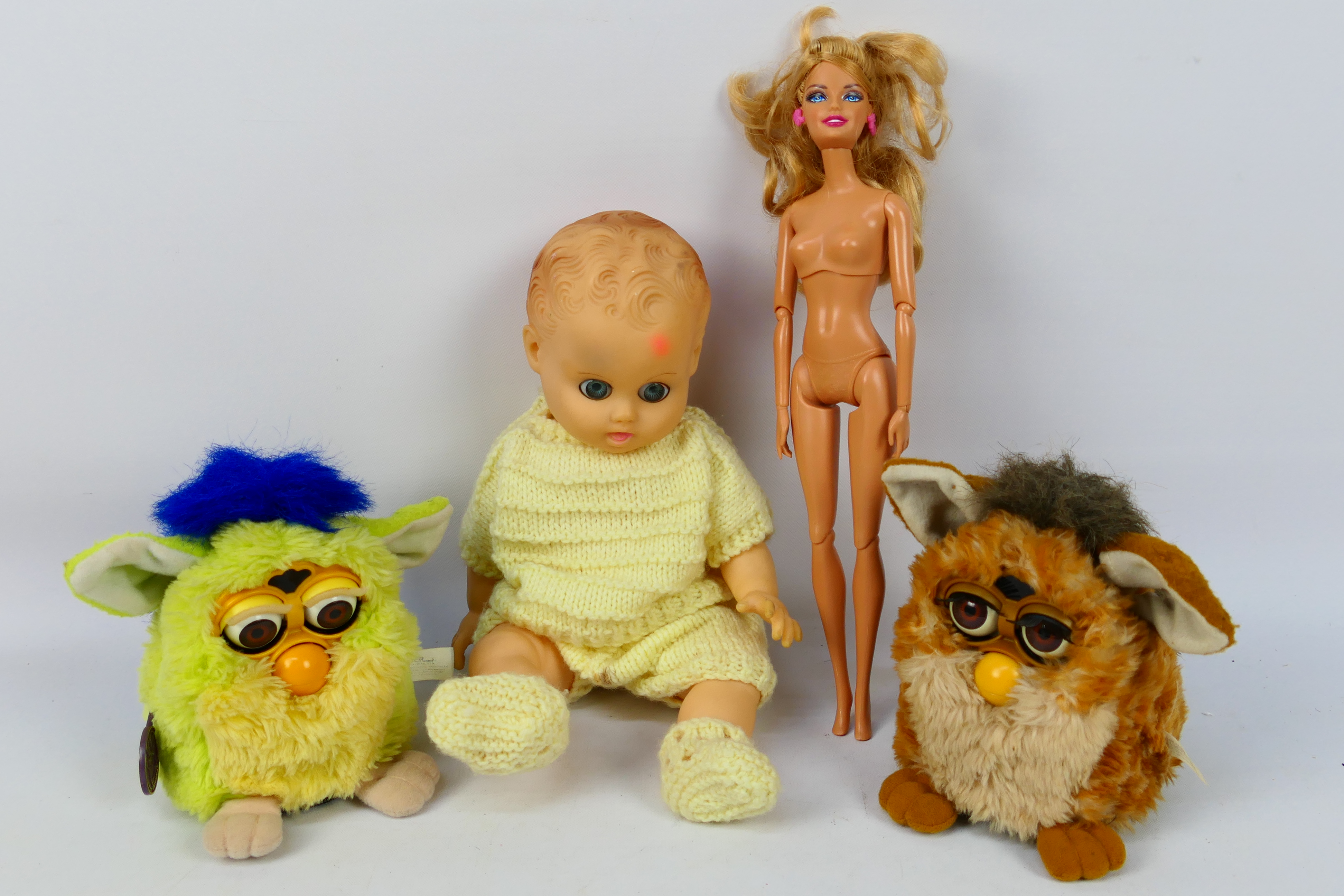 Tiger Furby - Barbie - Rosebud - 2 x unboxed Furbies, a 1998 Kiwi Furby and a 1998 Giraffe Furby,