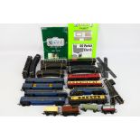 Tri-ang - Lima - A collection of OO gauge items including Tri-ang Trans Continental locomotive and