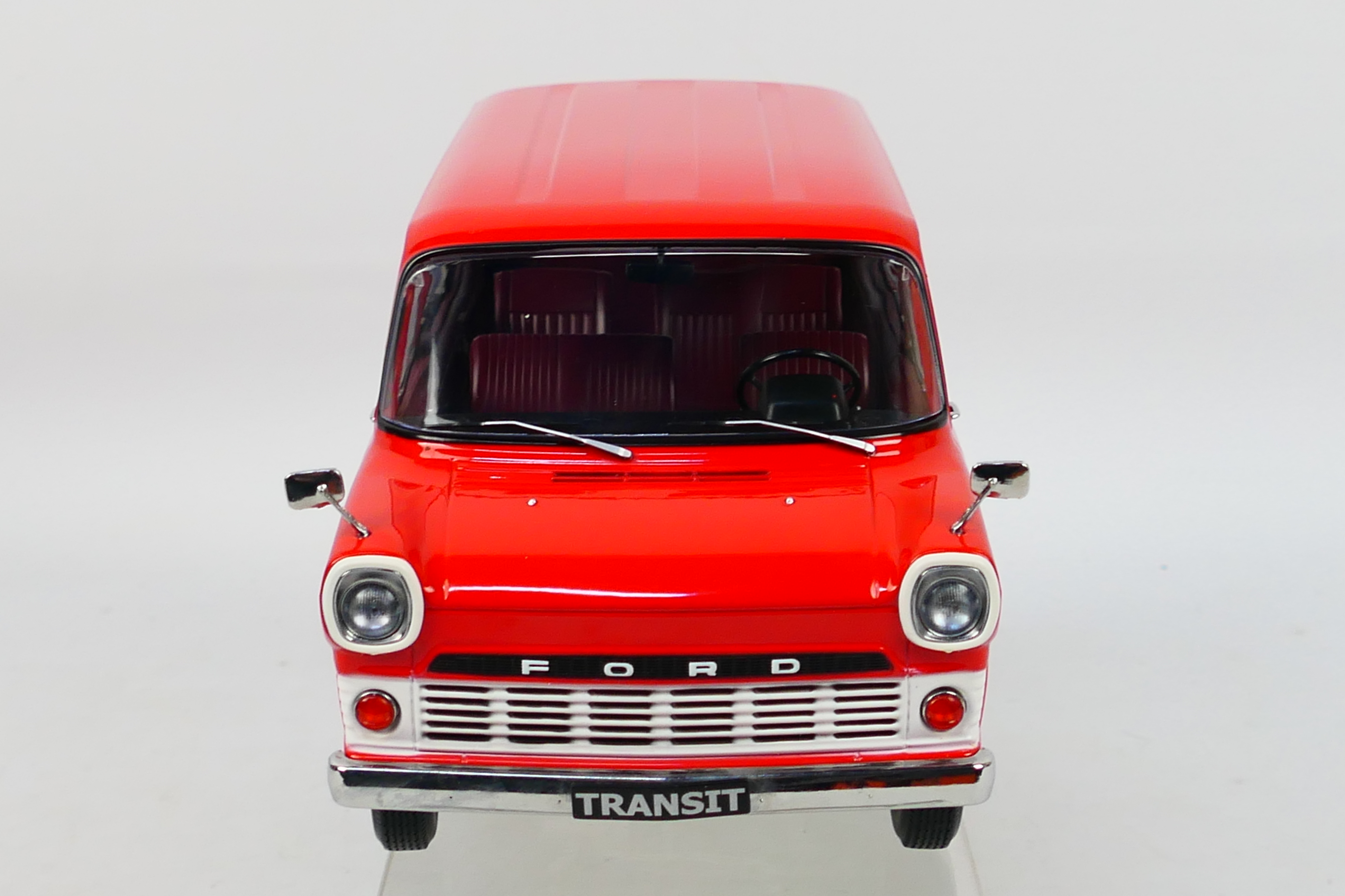 KK scale - A boxed Limited Edition 1:18 scale KK SCale #KKDC180463 1965 Ford Transit Bus. - Image 3 of 5