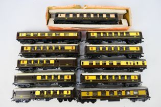 Tri-ang - TTR - Graham Farish - A rake of 11 unboxed predominately OO gauge mainly Pullman