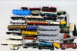 Lima - Fleischmann - Hornby - Hornby Dublo - Others - Over 30 unboxed items of mainly OO / HO gauge
