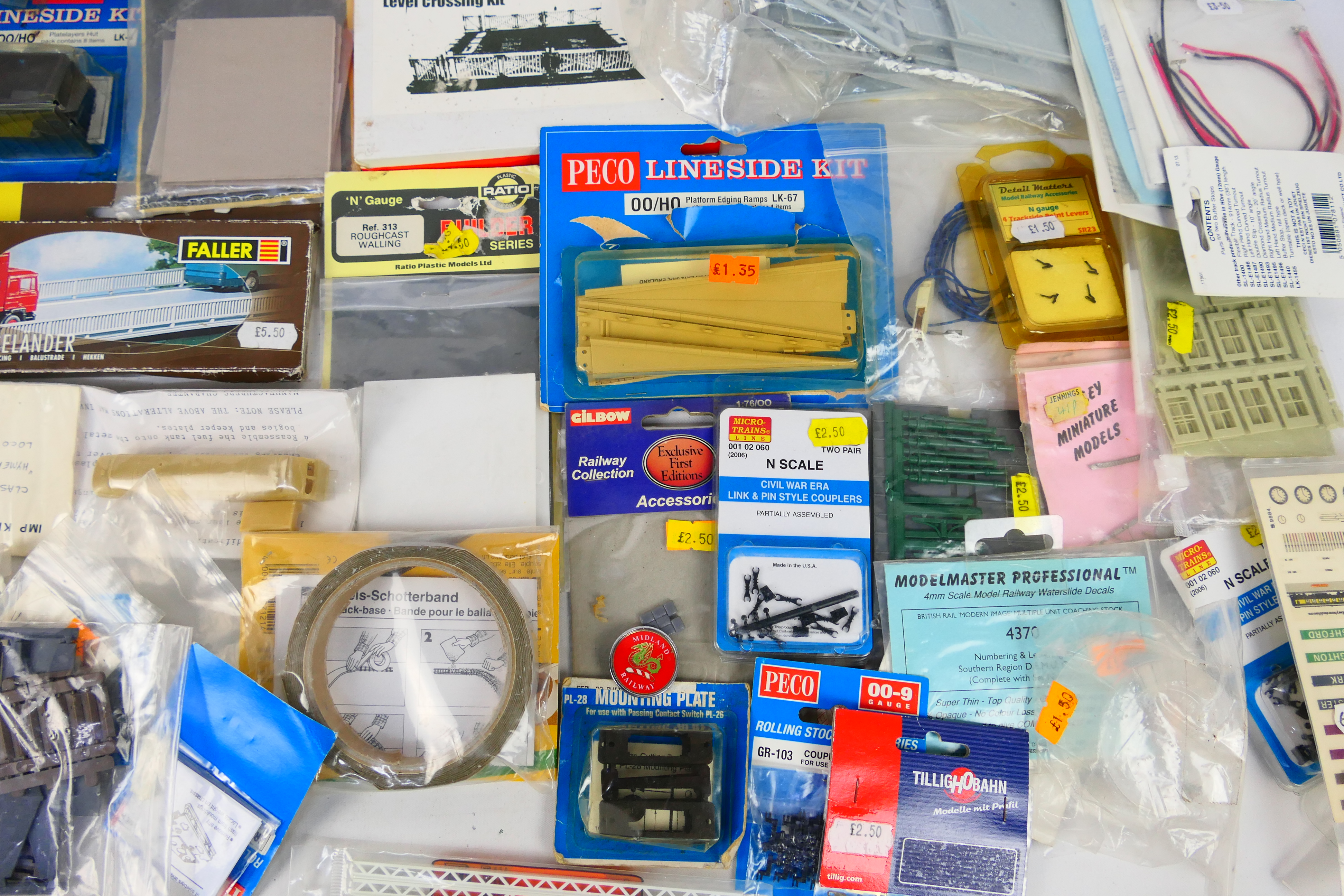 Peco - Hornby - Faller - Ratio - Tiny Signs - An assortment of railway accessories in OO and N - Image 4 of 5