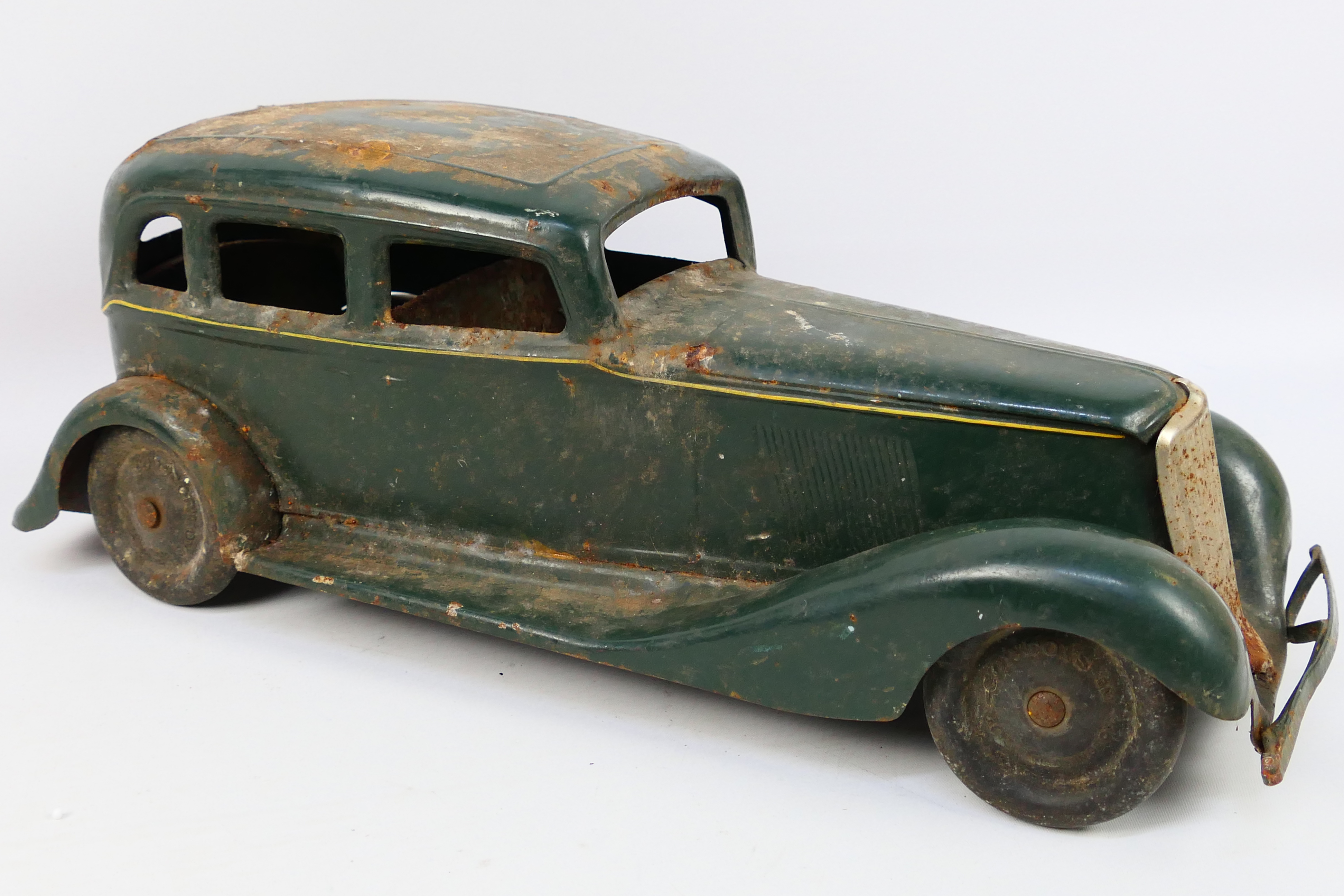 Cor Cor Toys - An original Cor Cor Graham Sedan in green from circa 1933. - Image 2 of 5