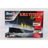 Revell - A Revels Double pack of R.M.S.