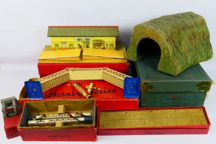 Hornby Trains - Model Railways - Tinplate - A collection of O gauge tinplate building including