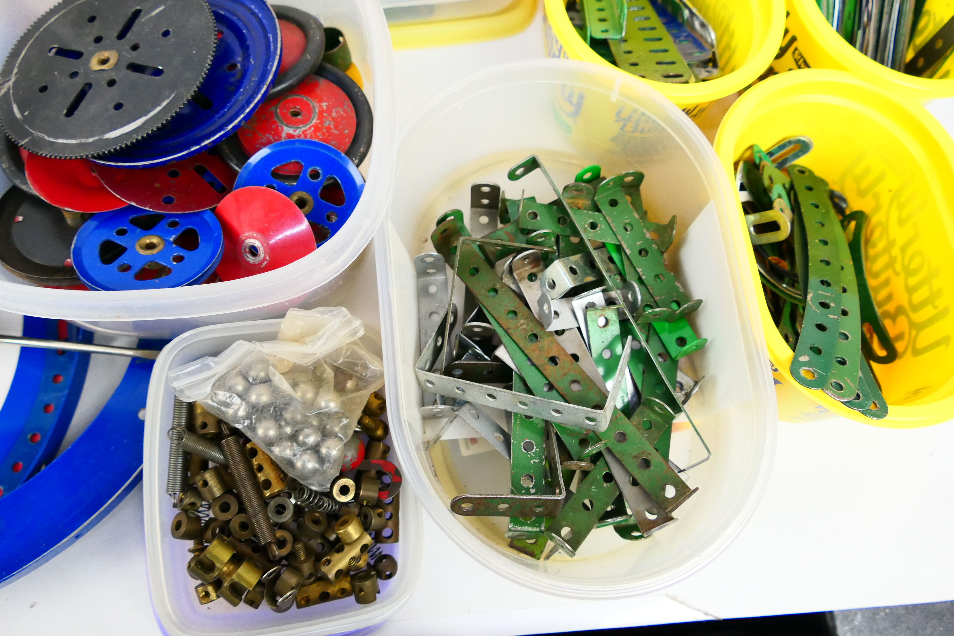 Meccano - Construction - Kit - A collection of loose Meccano pieces in worn to good condition. - Image 7 of 10