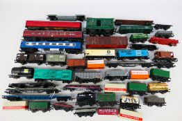Bachmann - Lima - Dapol - Hornby - Others - Over 30 unboxed items of mainly OO / HO gauge freight