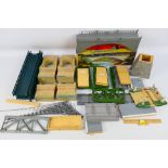 Hornby - Tri-ang - Model Railways - A collection of Hornby and Tri-ang OO gauge bridges including a