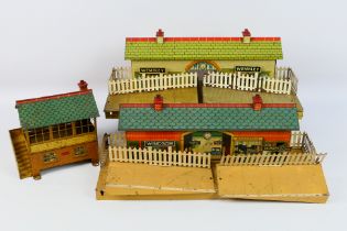 Hornby Trains - Model Railways - Tinplate - A pair of unboxed O Gauge Horny Tinplate platforms