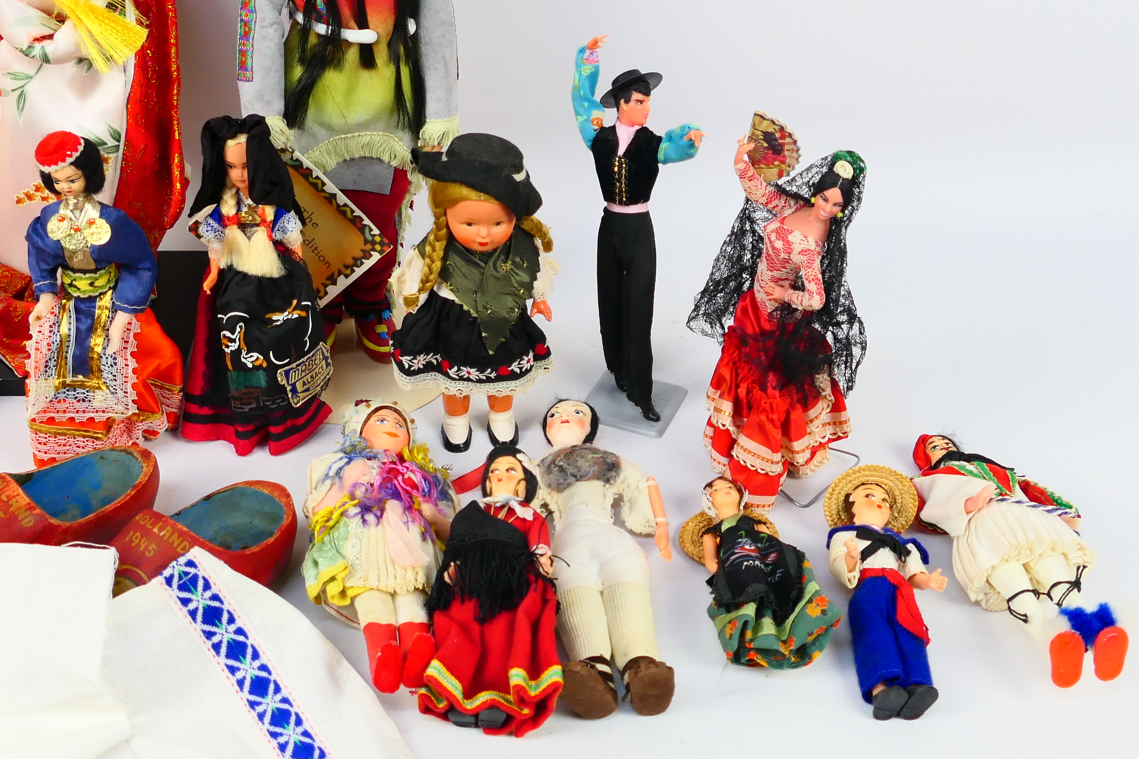 Sandy Dolls - Other - A collection of costume dolls including a limited edition Wise Buffalo Sioux - Image 3 of 4