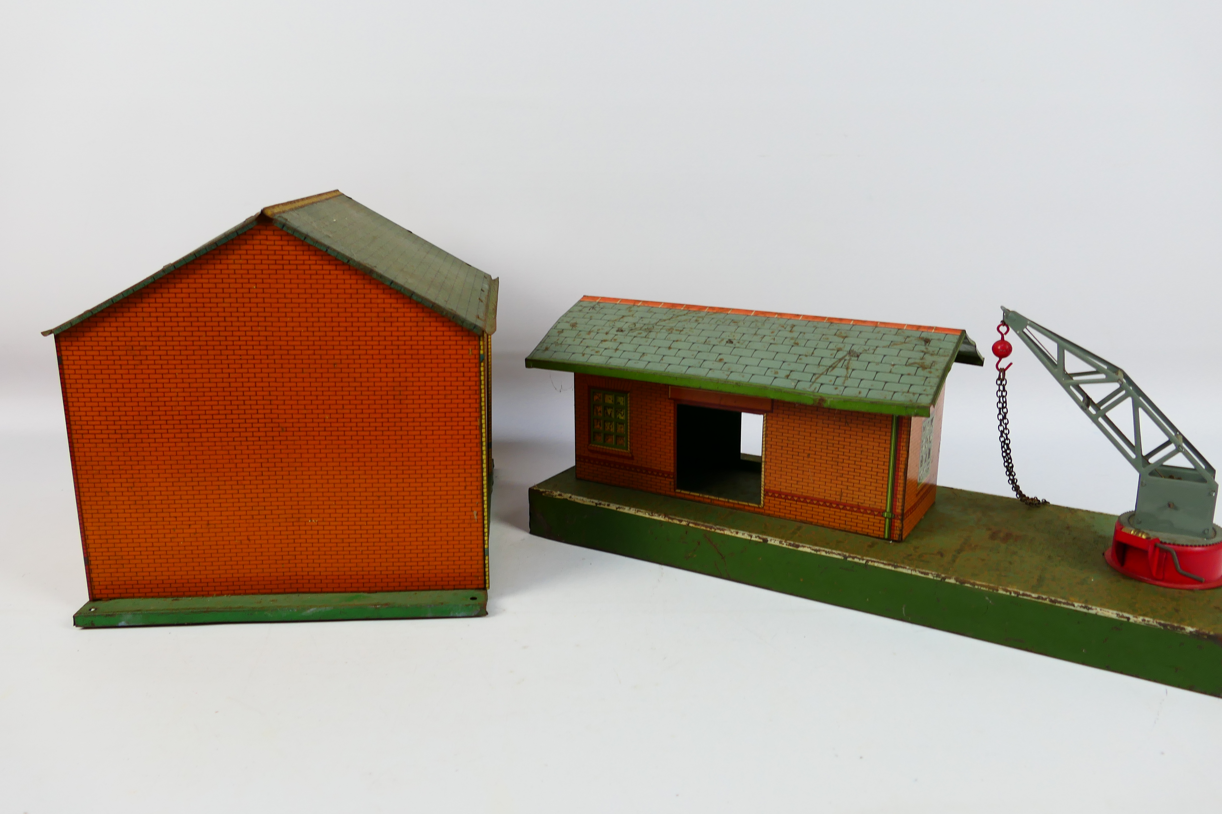Hornby Trains - Model Railways - Tinplate - A pair of unboxed O Gauge Horny Tinplate buildings - Image 6 of 6