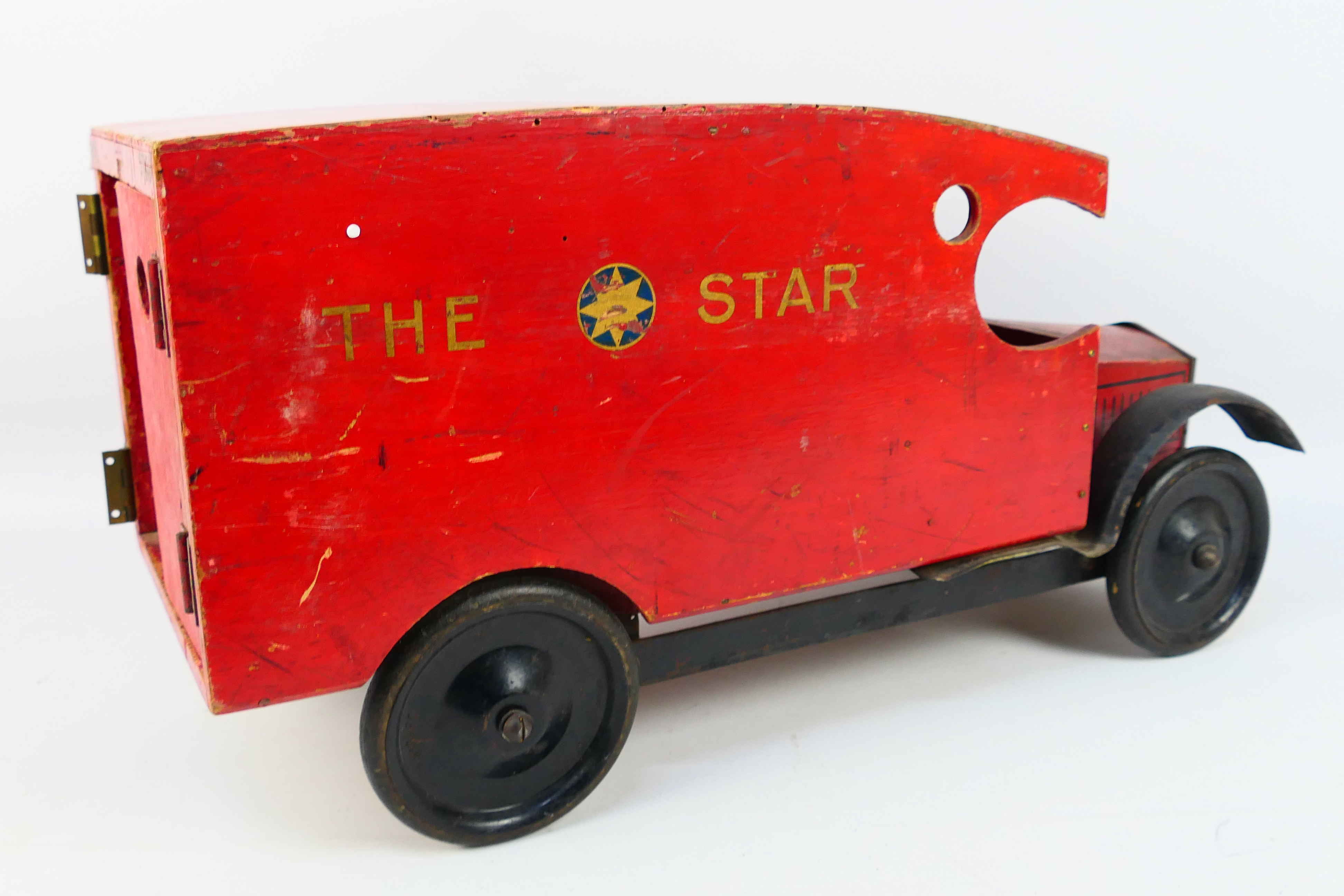 Amersham Toys - A rare large wooden van by Amersham Toys. - Image 5 of 9