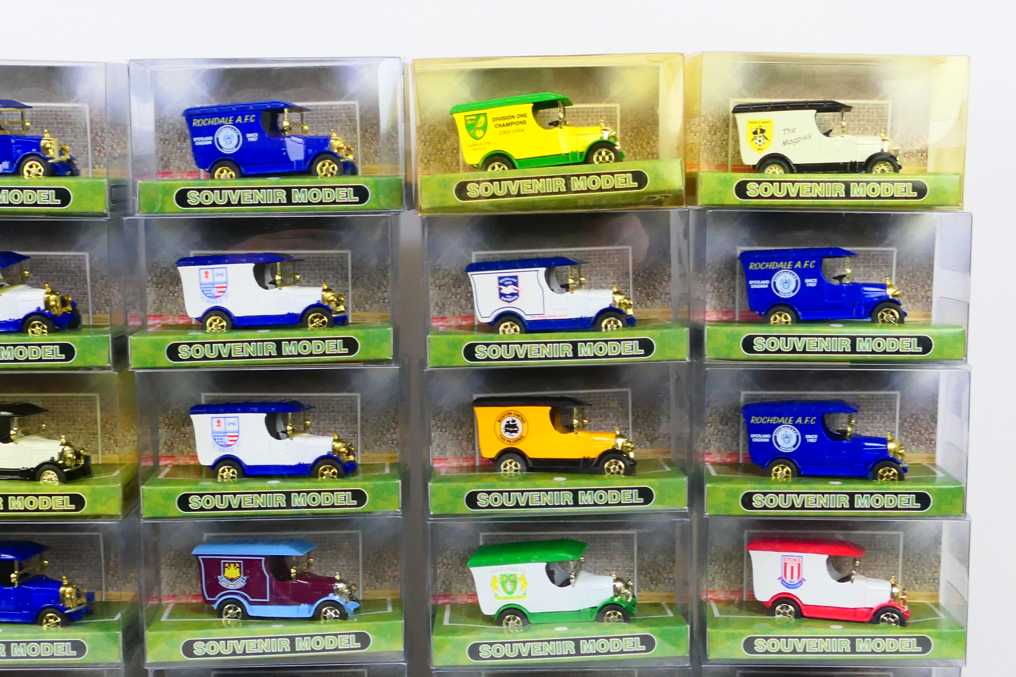 Oxford Diecast - A collection of 30 Diecast Metal Souvenir Model vehicles including Rochdale A.F. - Image 4 of 5