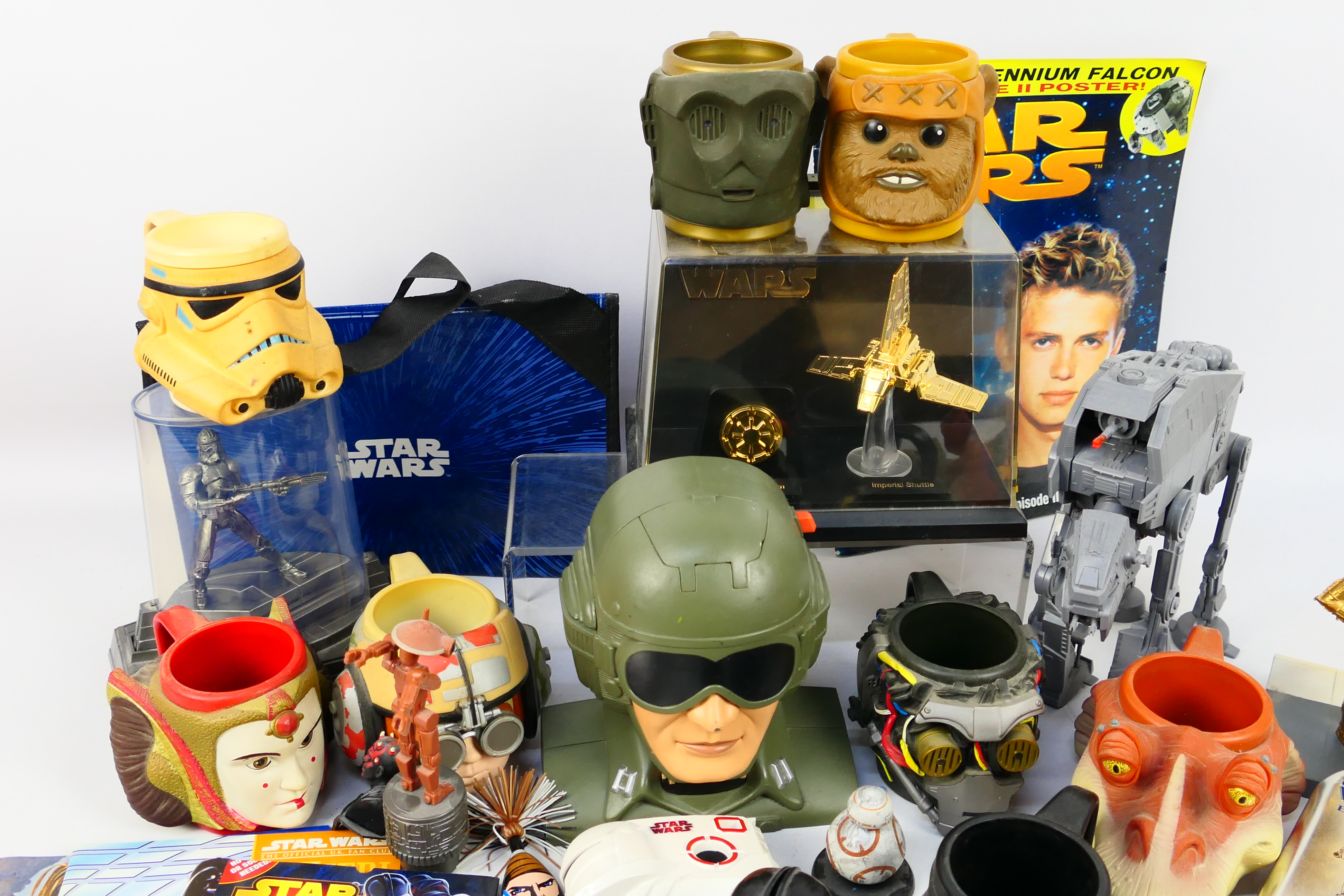 Hasbro - Star Wars - A collection of Star Wars items including 3 x Official Fan Club Journal issues, - Image 2 of 5