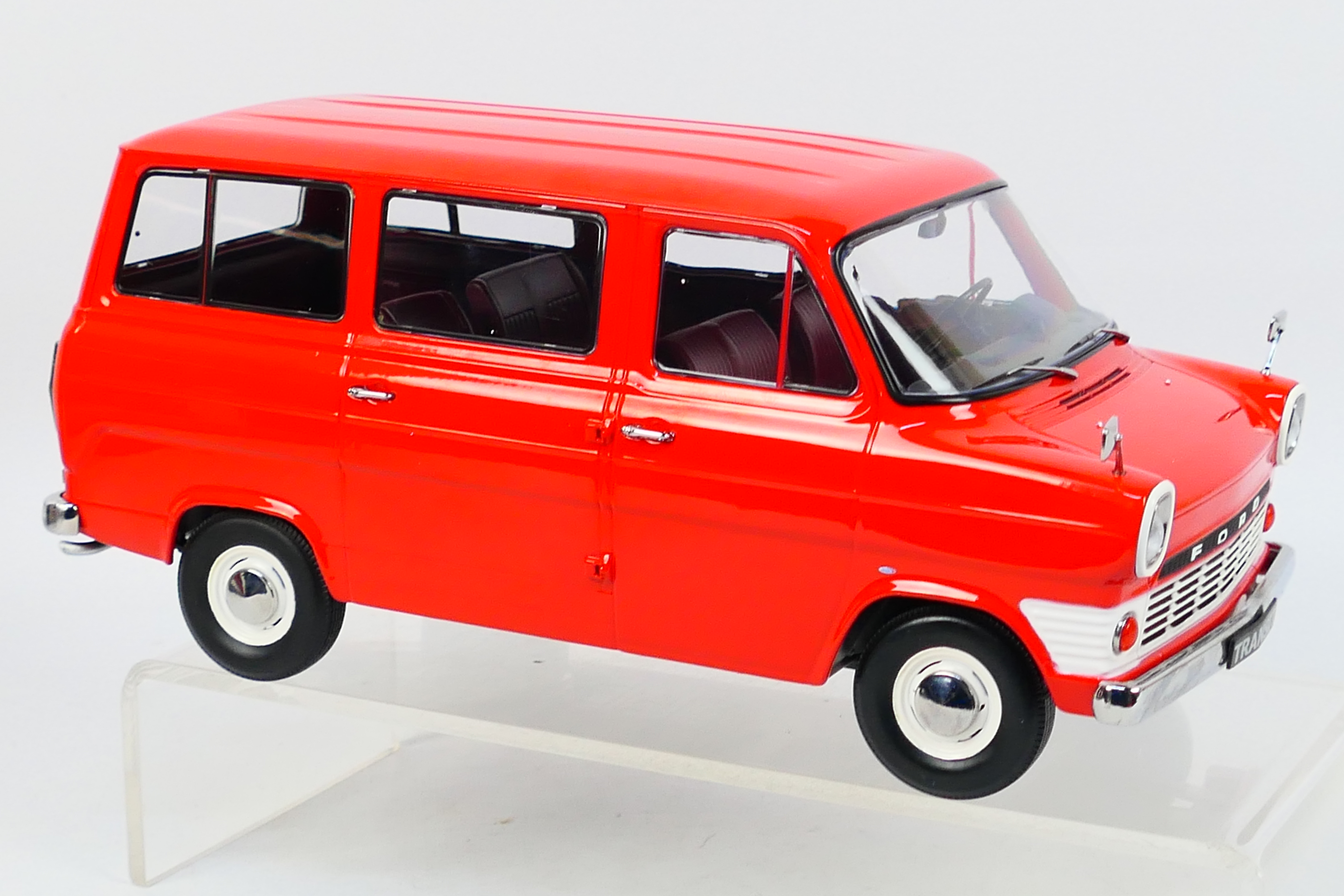 KK scale - A boxed Limited Edition 1:18 scale KK SCale #KKDC180463 1965 Ford Transit Bus. - Image 4 of 5