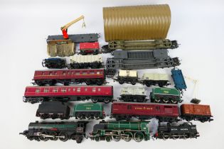 Hornby - Triang - Mainline - A collection of OO Gauge model railway items comprising of unboxed