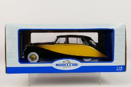Model Car Group - A boxed Model Car Group #MCG18066 1:18 scale Rolls Royce Silver Wraith.