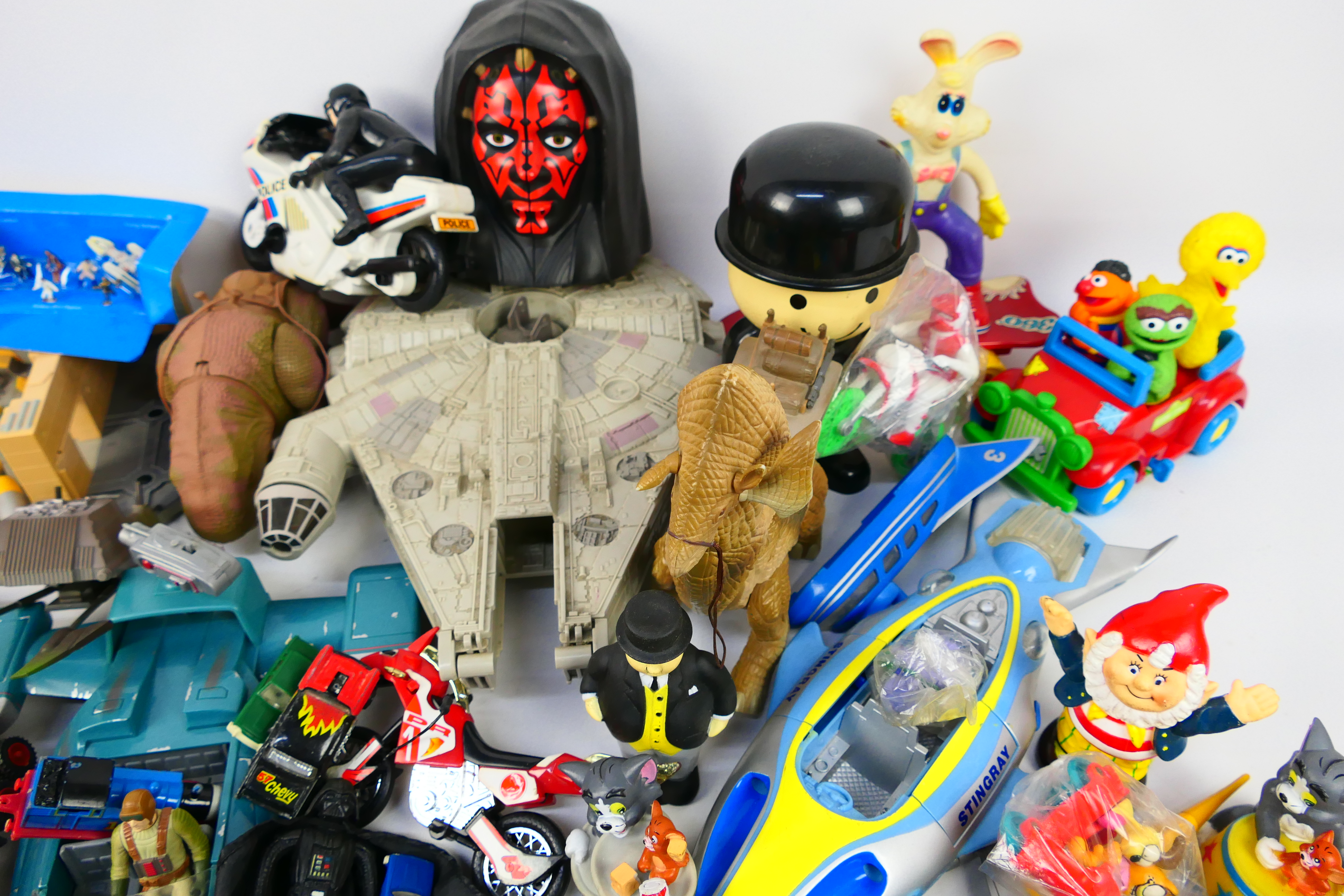 Kenner - Hasbro - Galoob - Tyco - Others - An assortment of unboxed vintage action figures and toys. - Image 7 of 7