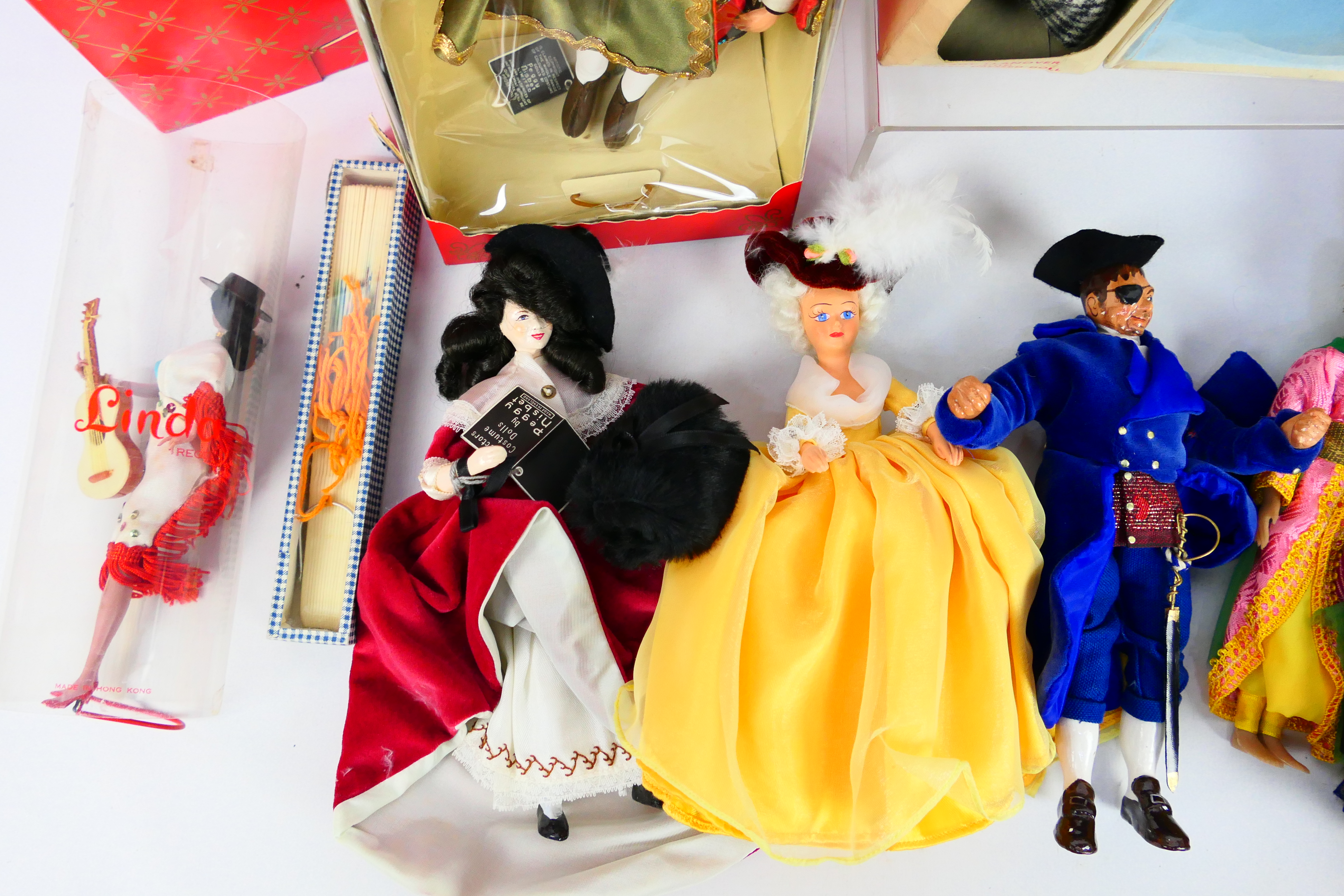 Peggy Nisbet - Myfanwy - Muster - A collection of over 15 mixed plastic dolls. - Image 2 of 6