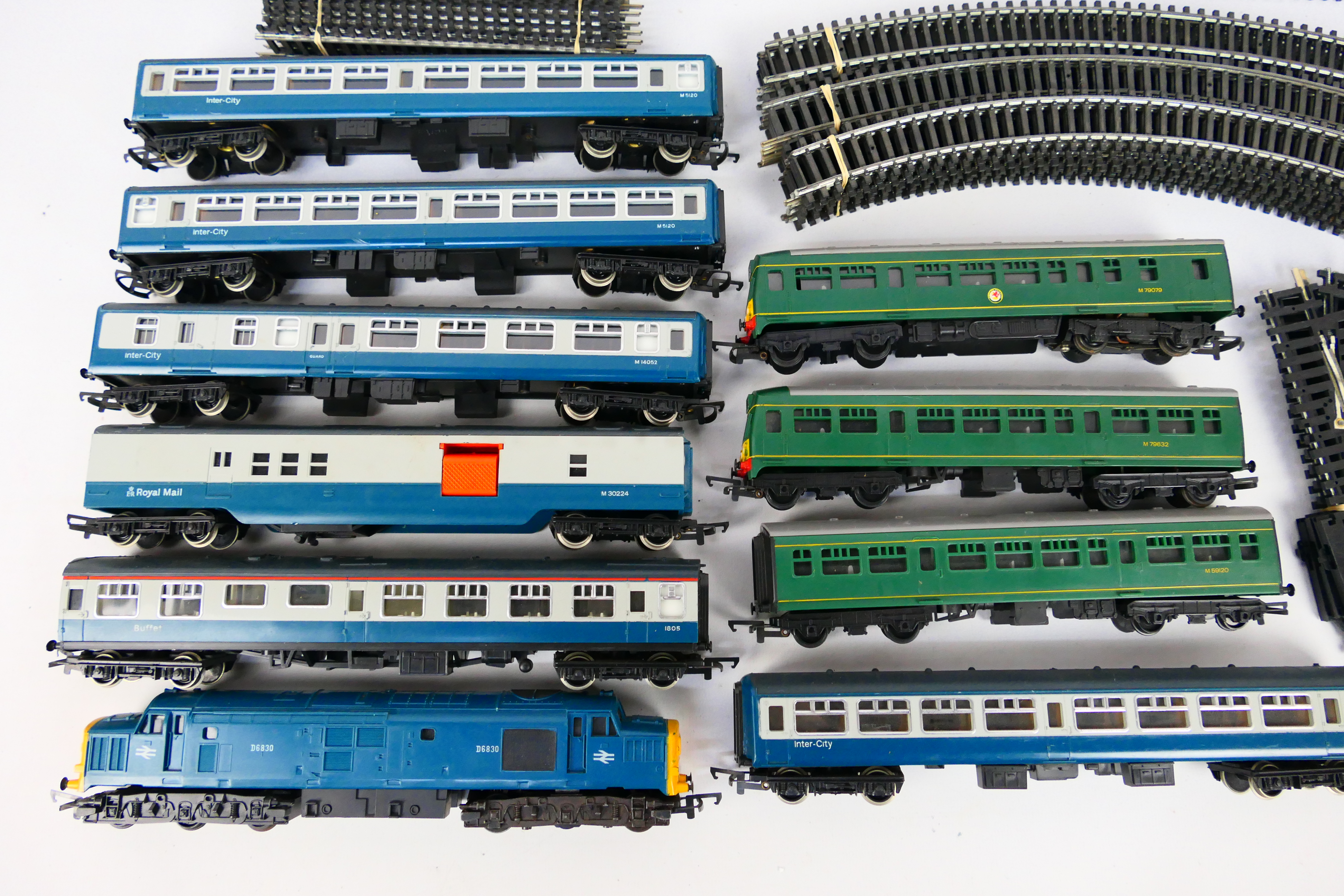 Hornby - A collection of OO gauge locomotives, coaches and track sections. - Image 2 of 2